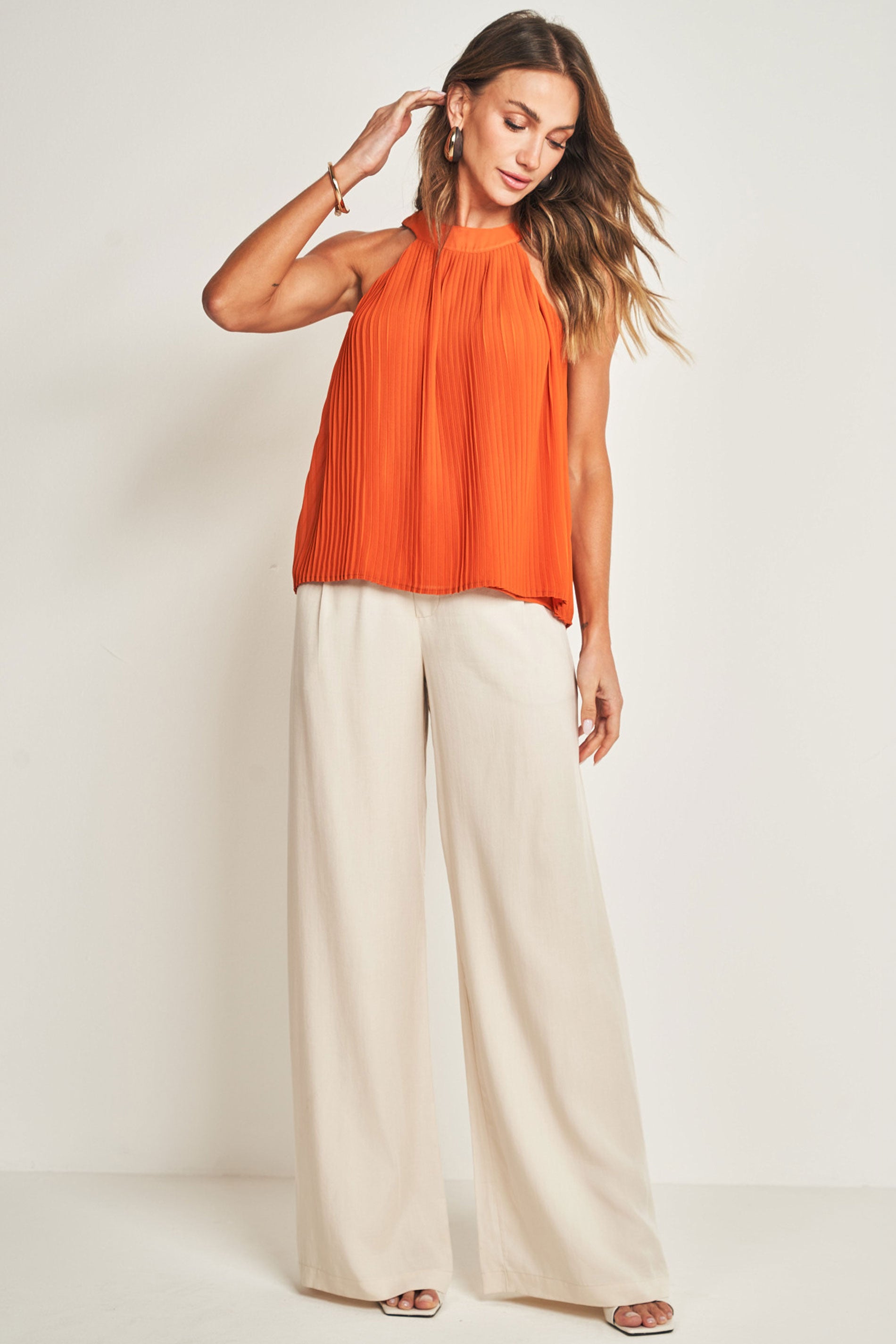 Blusa sem manga em chiffon soft com decote halter