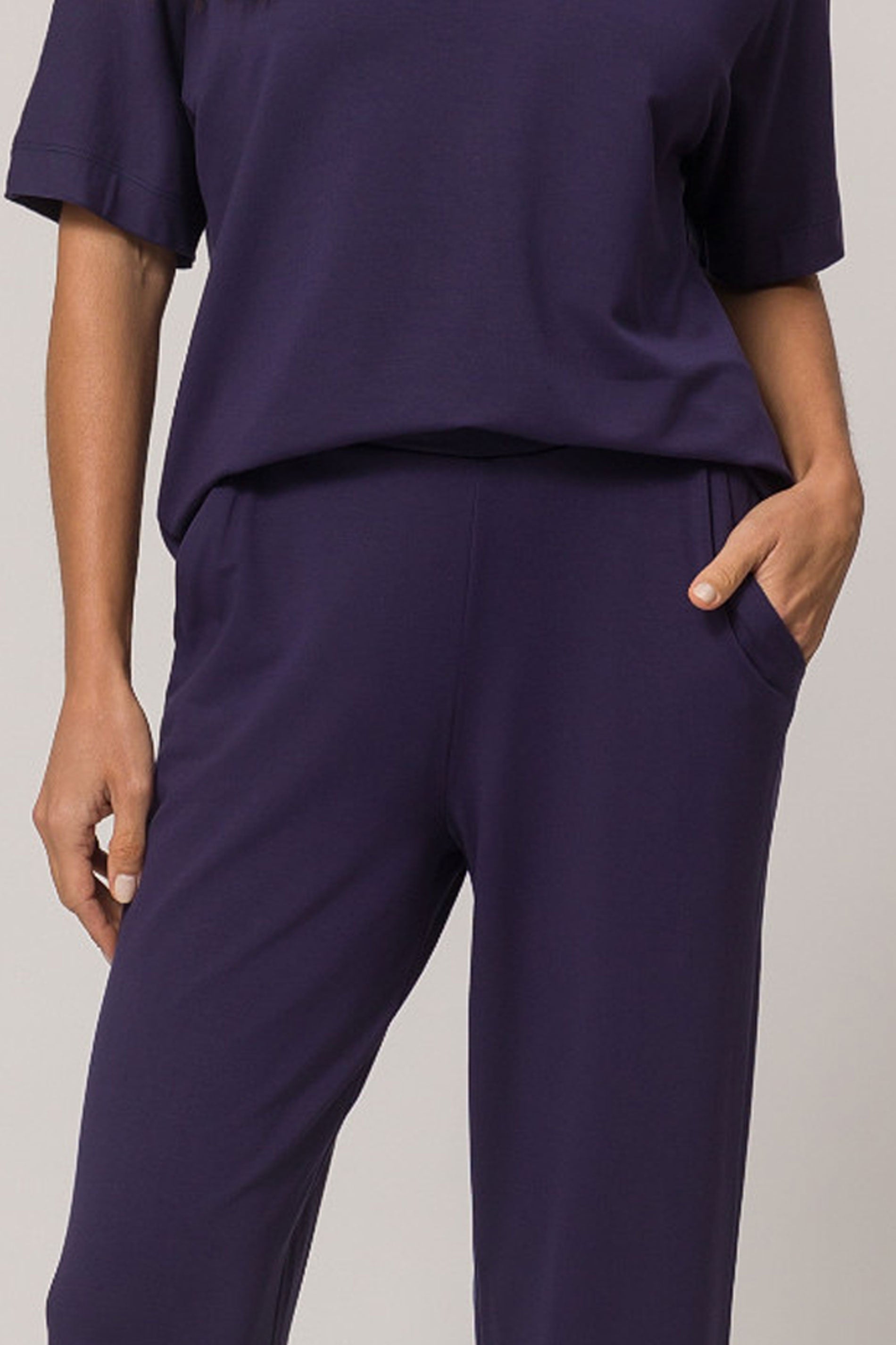 Calça em moletinho de viscose com bolsos faca