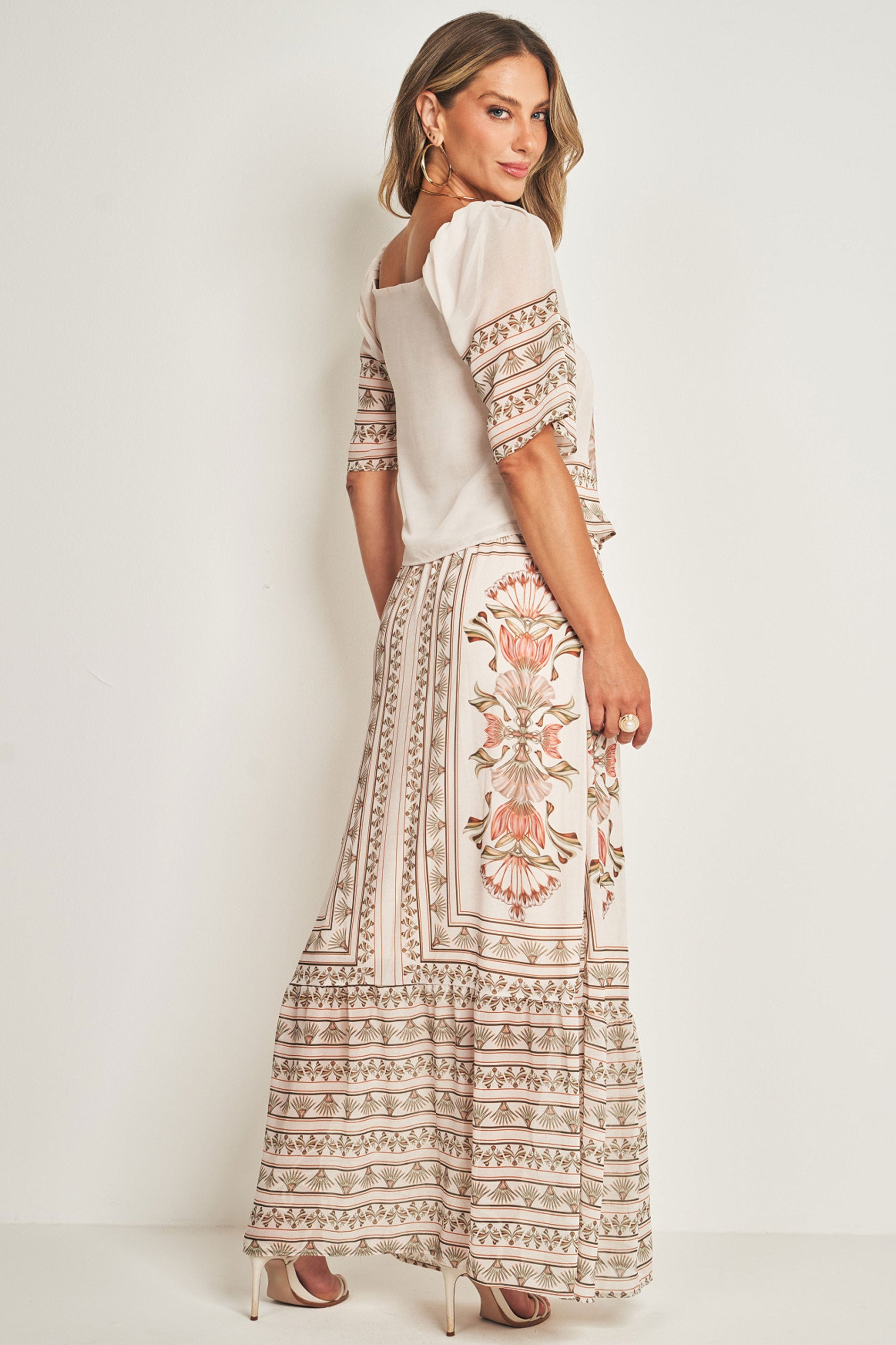 Blusa de Manga Curta em Plano Chiffon Soft