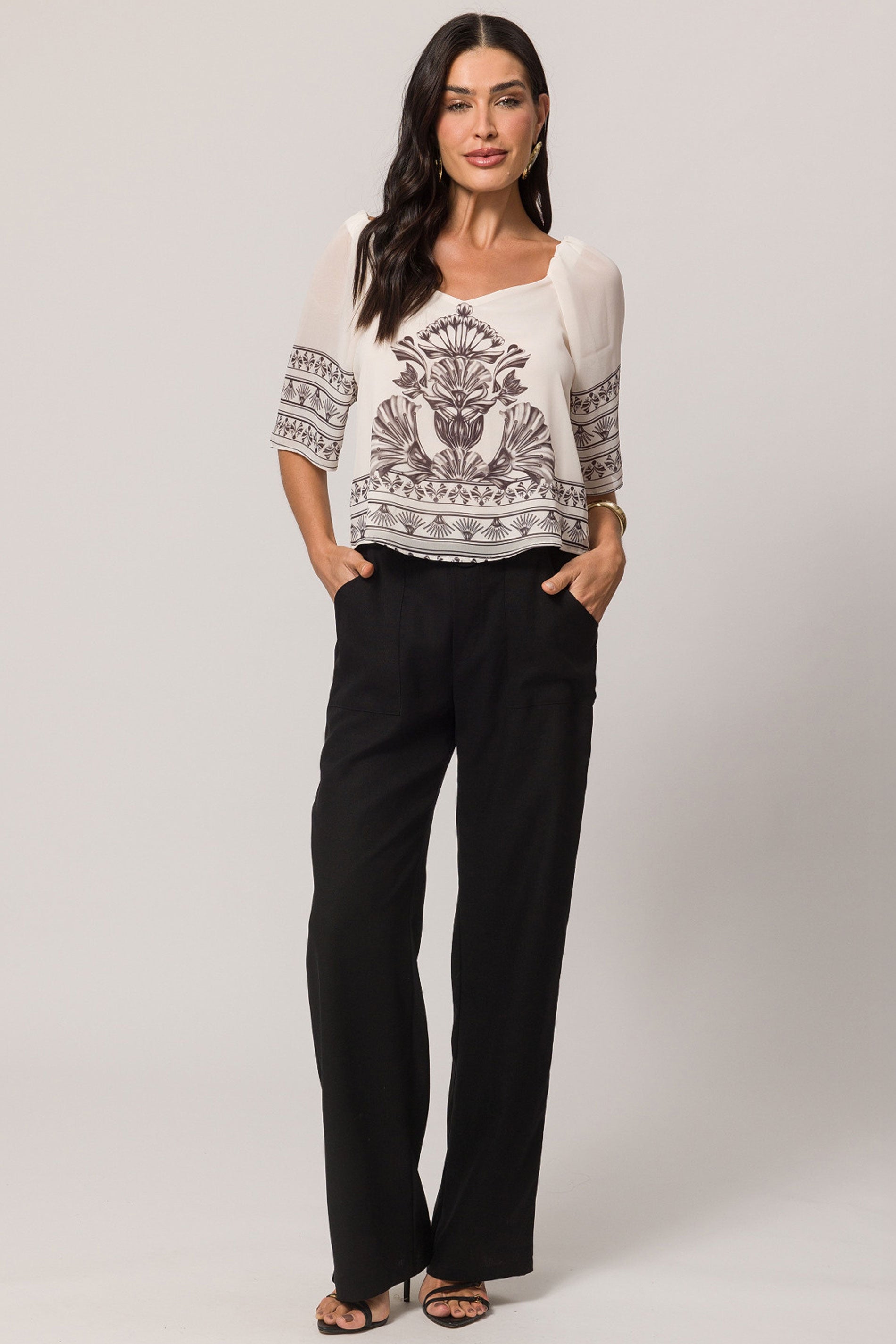 Blusa de Manga Curta em Plano Chiffon Soft