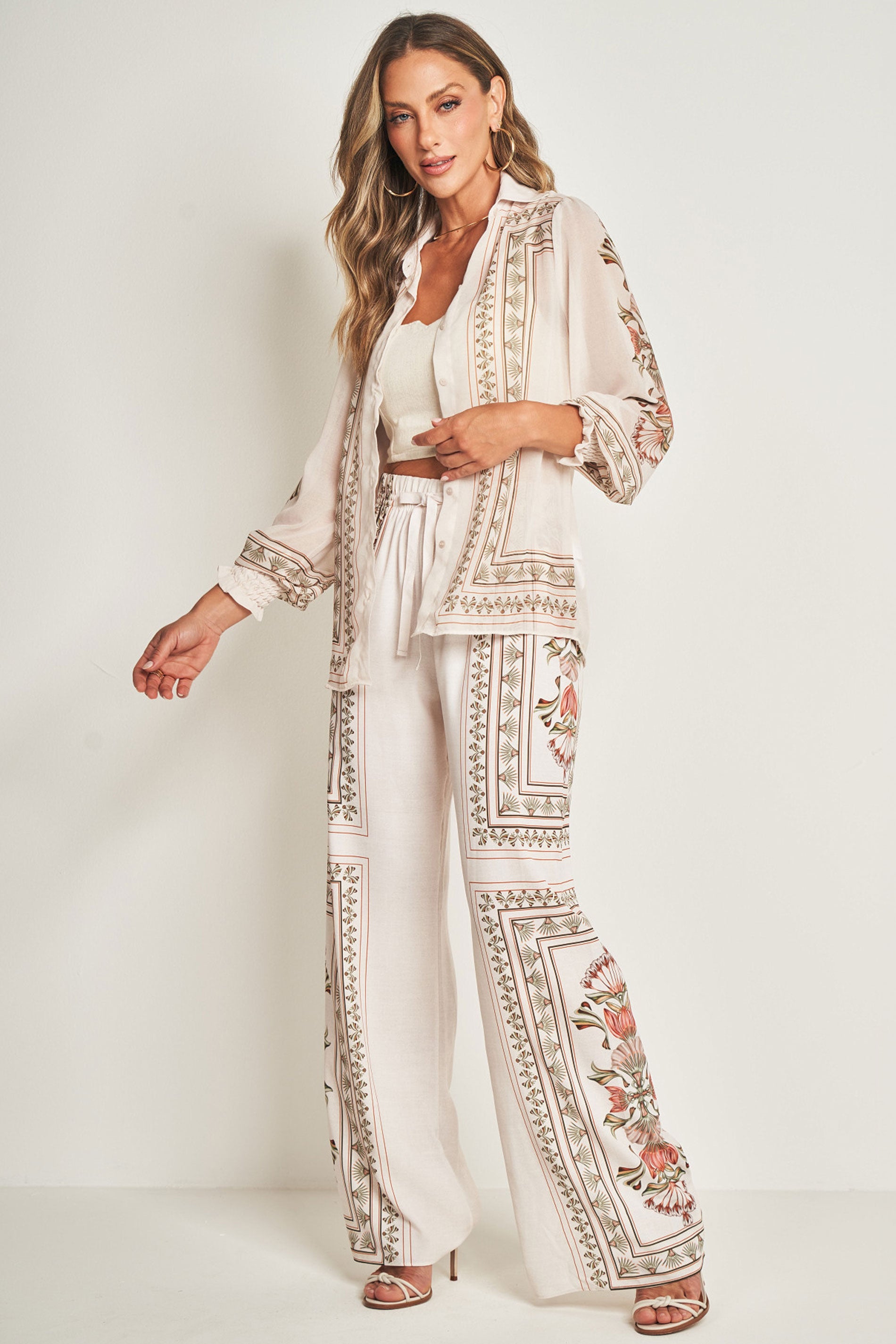 Camisa de Manga Longa em Plano Chiffon Soft