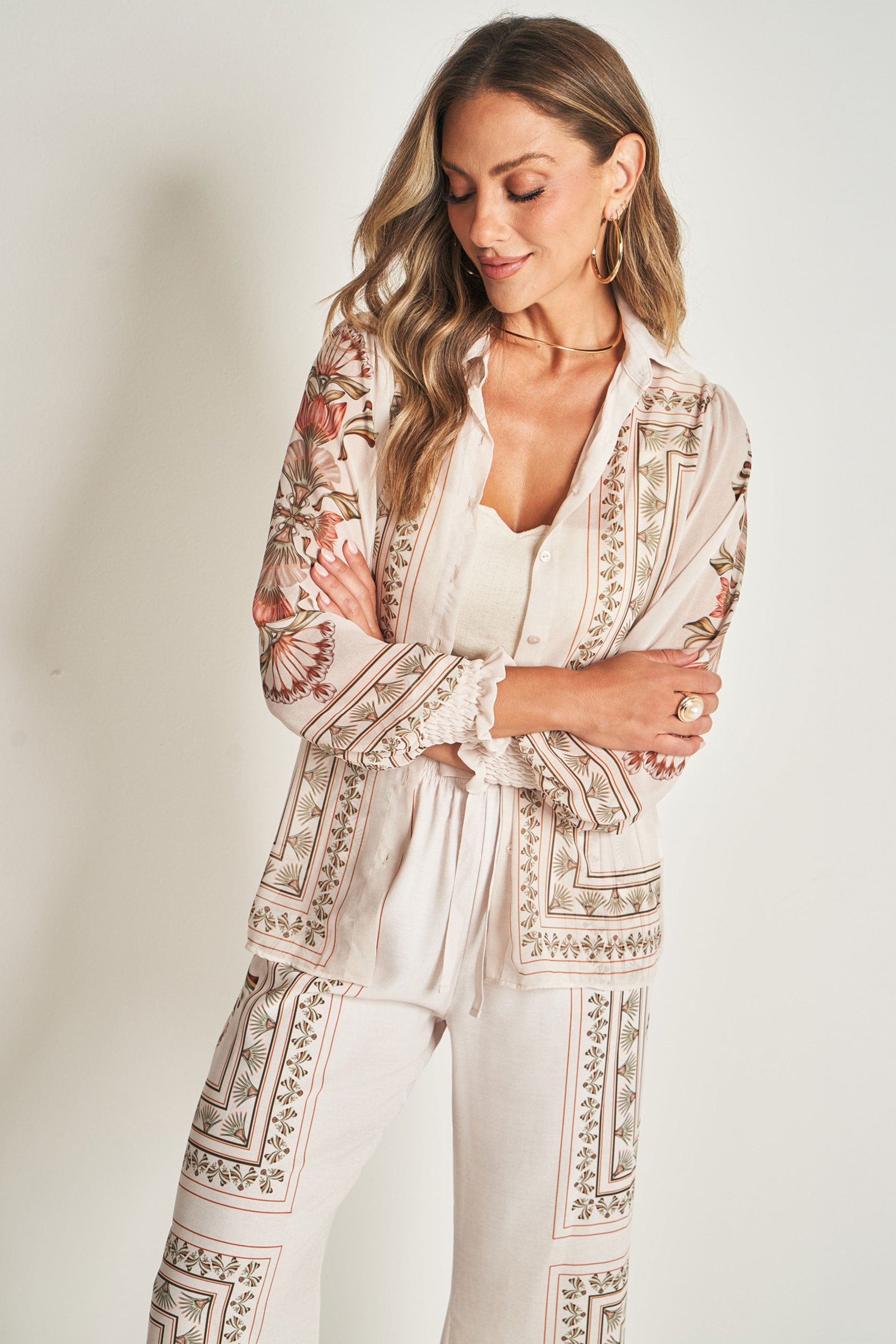 Camisa de Manga Longa em Plano Chiffon Soft