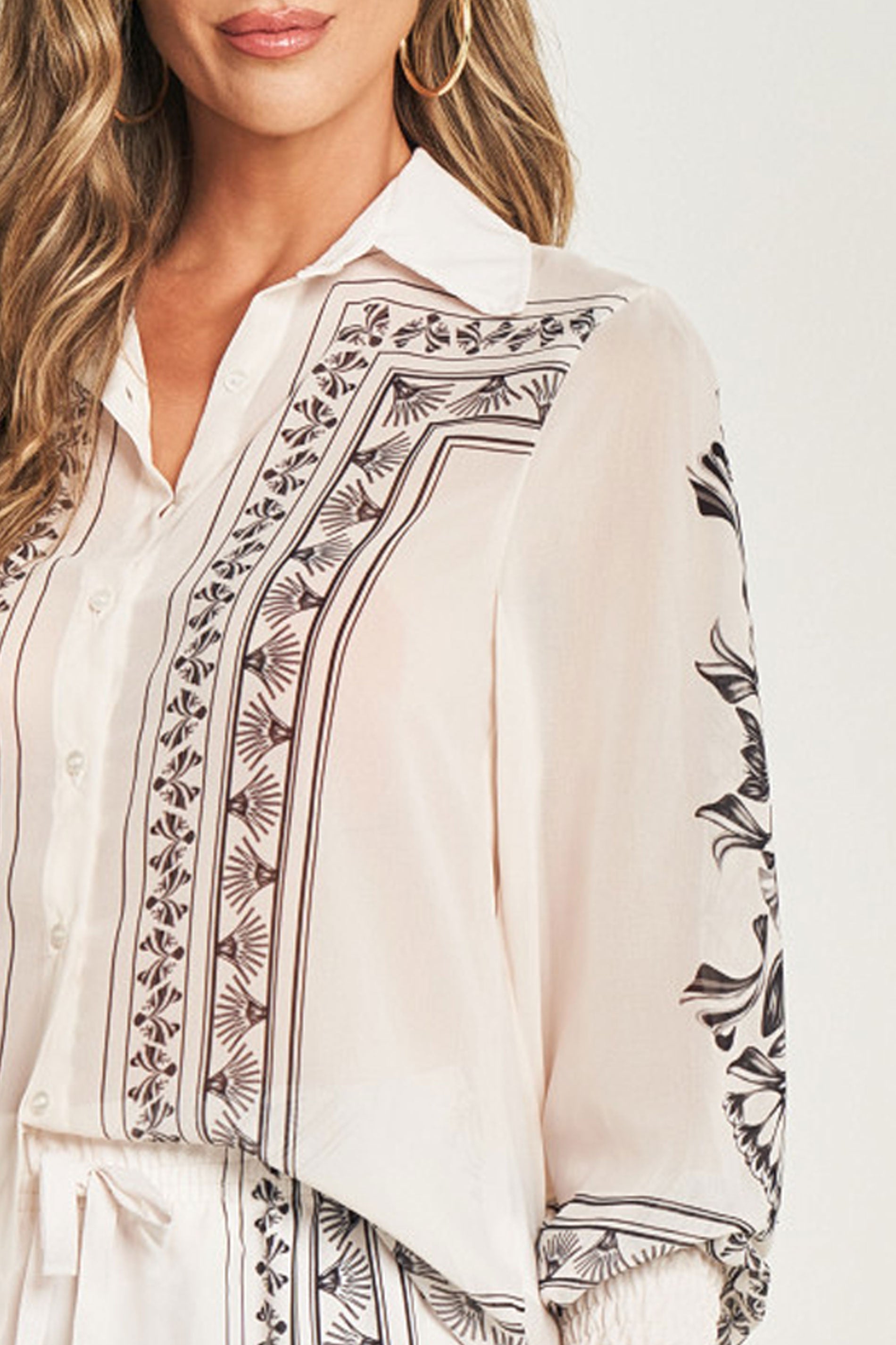 Camisa de Manga Longa em Plano Chiffon Soft