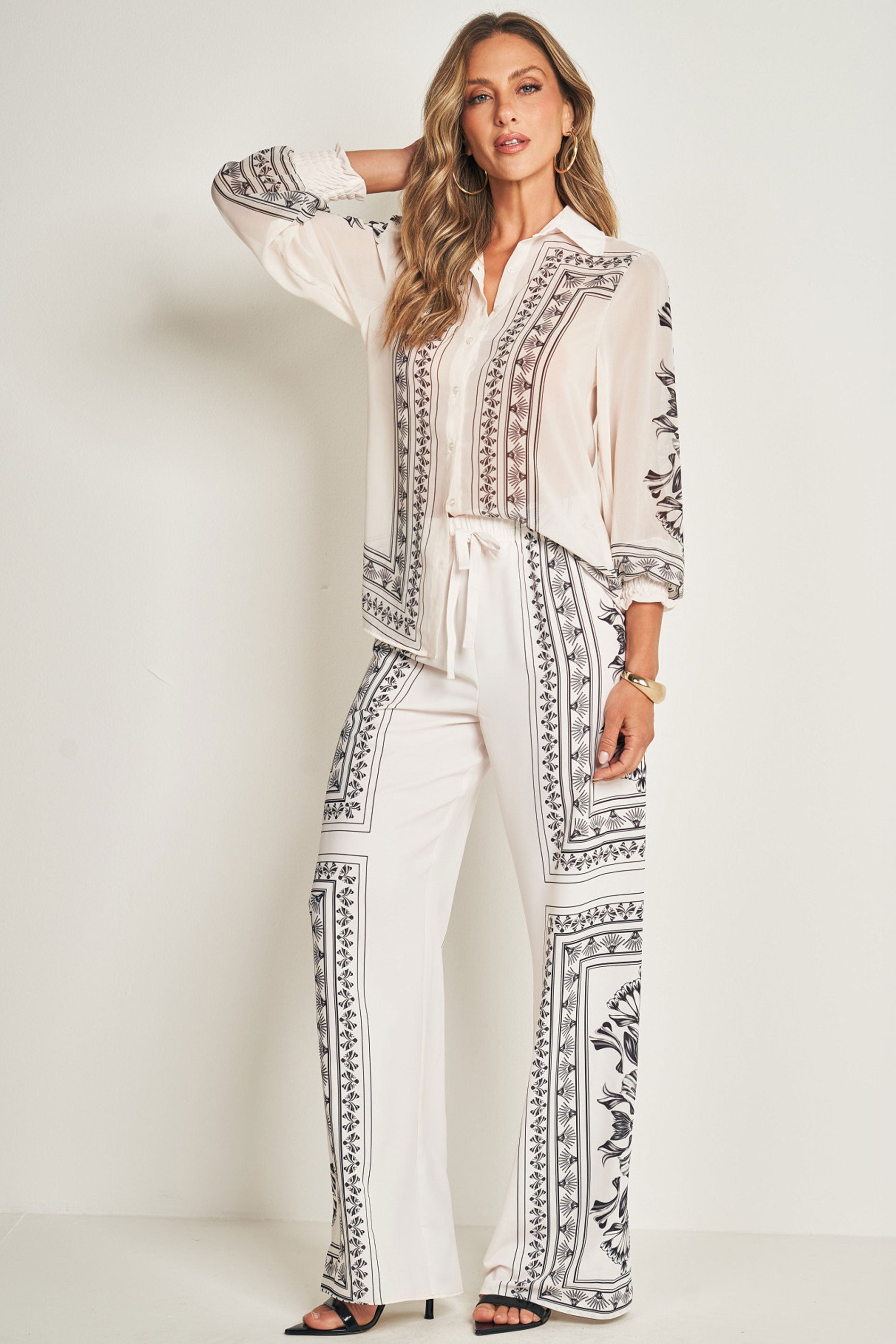 Camisa de Manga Longa em Plano Chiffon Soft