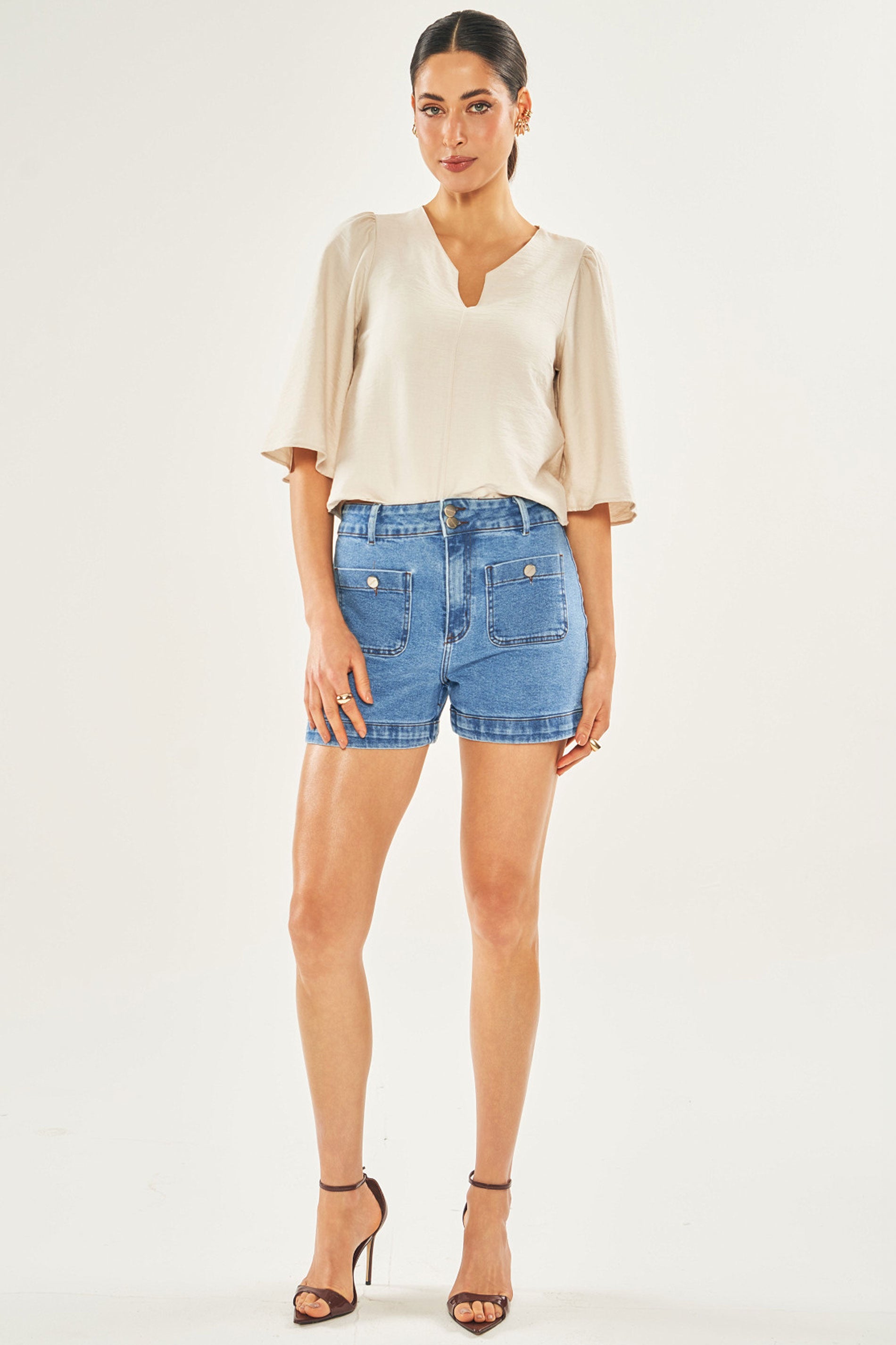 Shorts em Jeans com Elastano