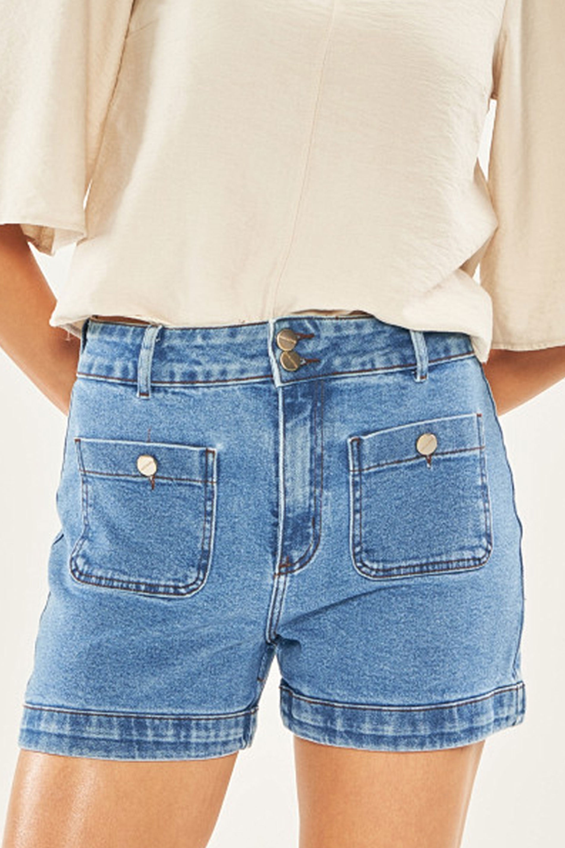 Shorts em Jeans com Elastano