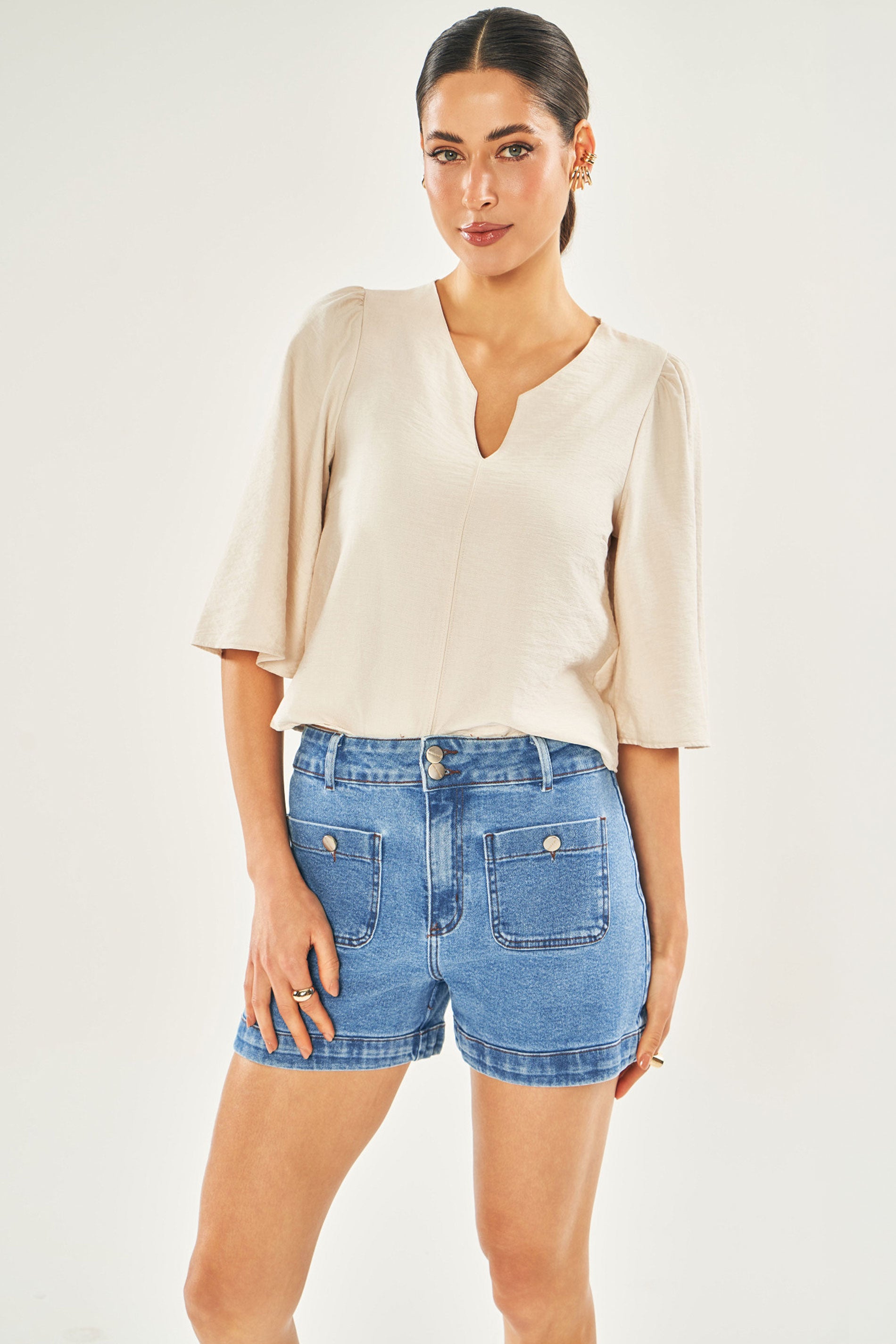 Shorts em Jeans com Elastano