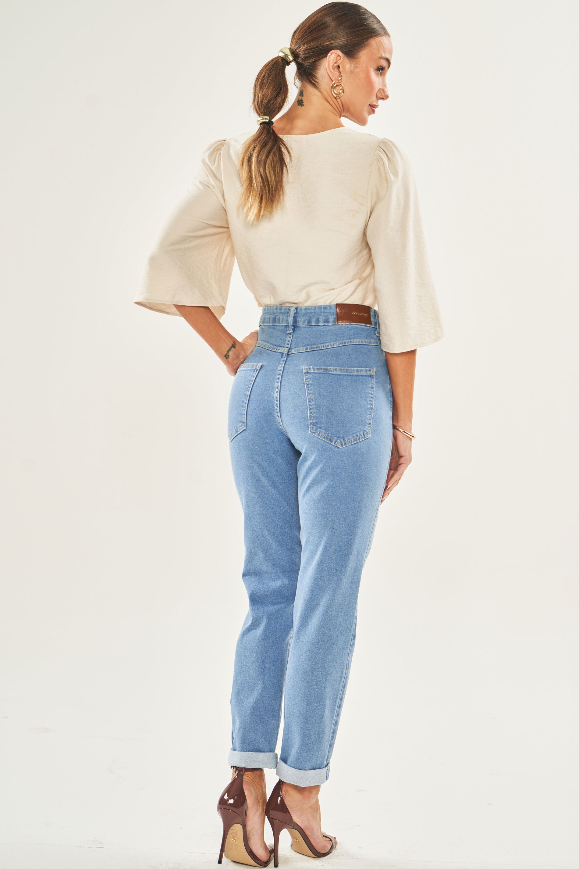 Calça Mom Cintura Alta Lavanda em Jeans com Elastano