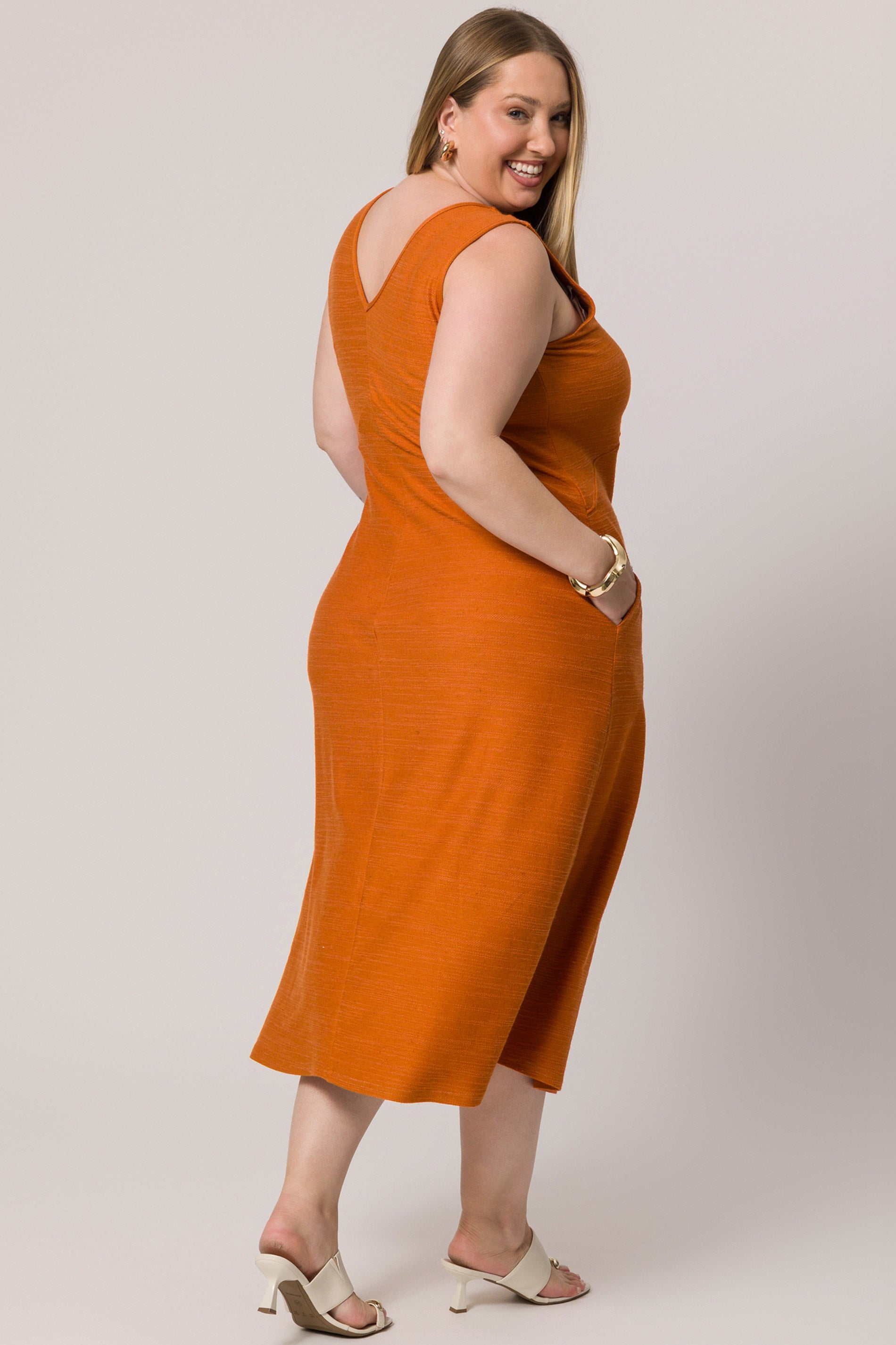 Vestido midi sem manga em moletinho viscolinho