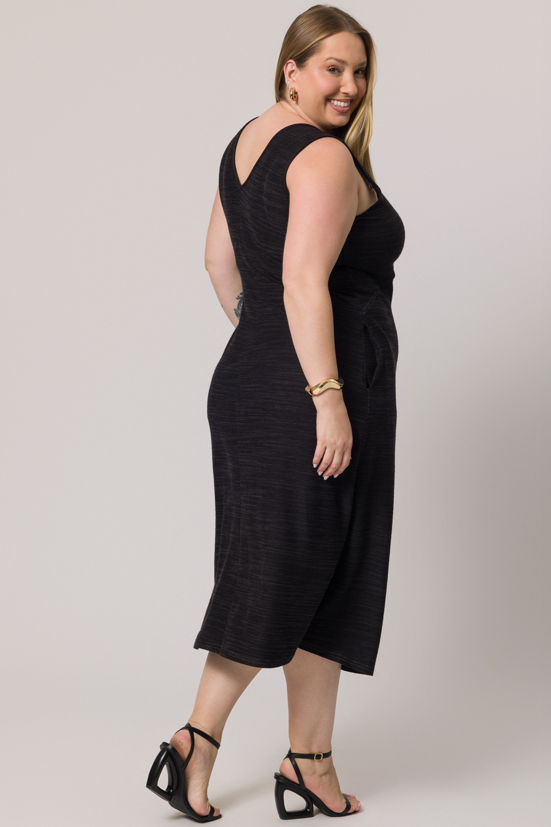 Vestido midi sem manga em moletinho viscolinho