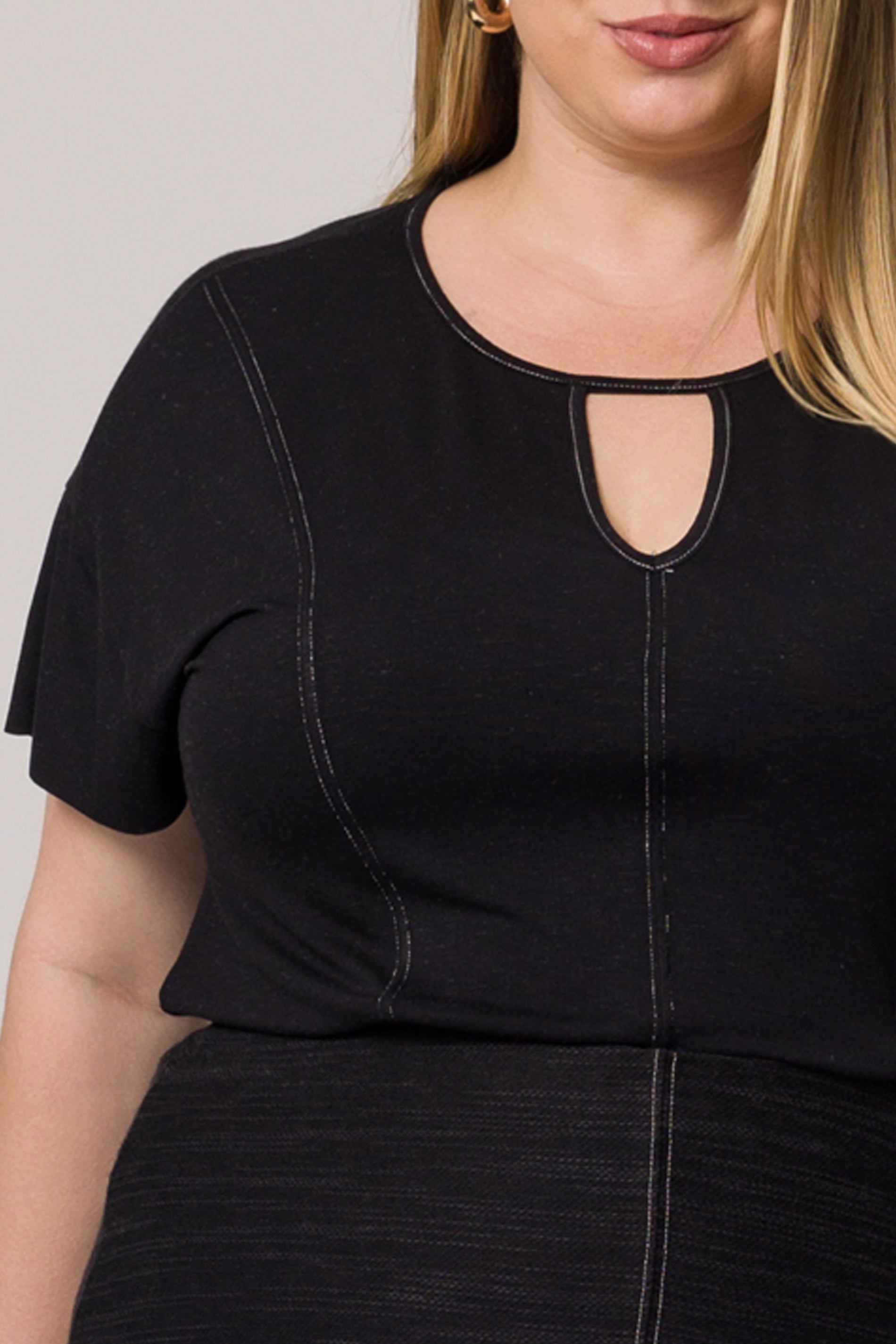 Blusa de manga curta em viscolinho