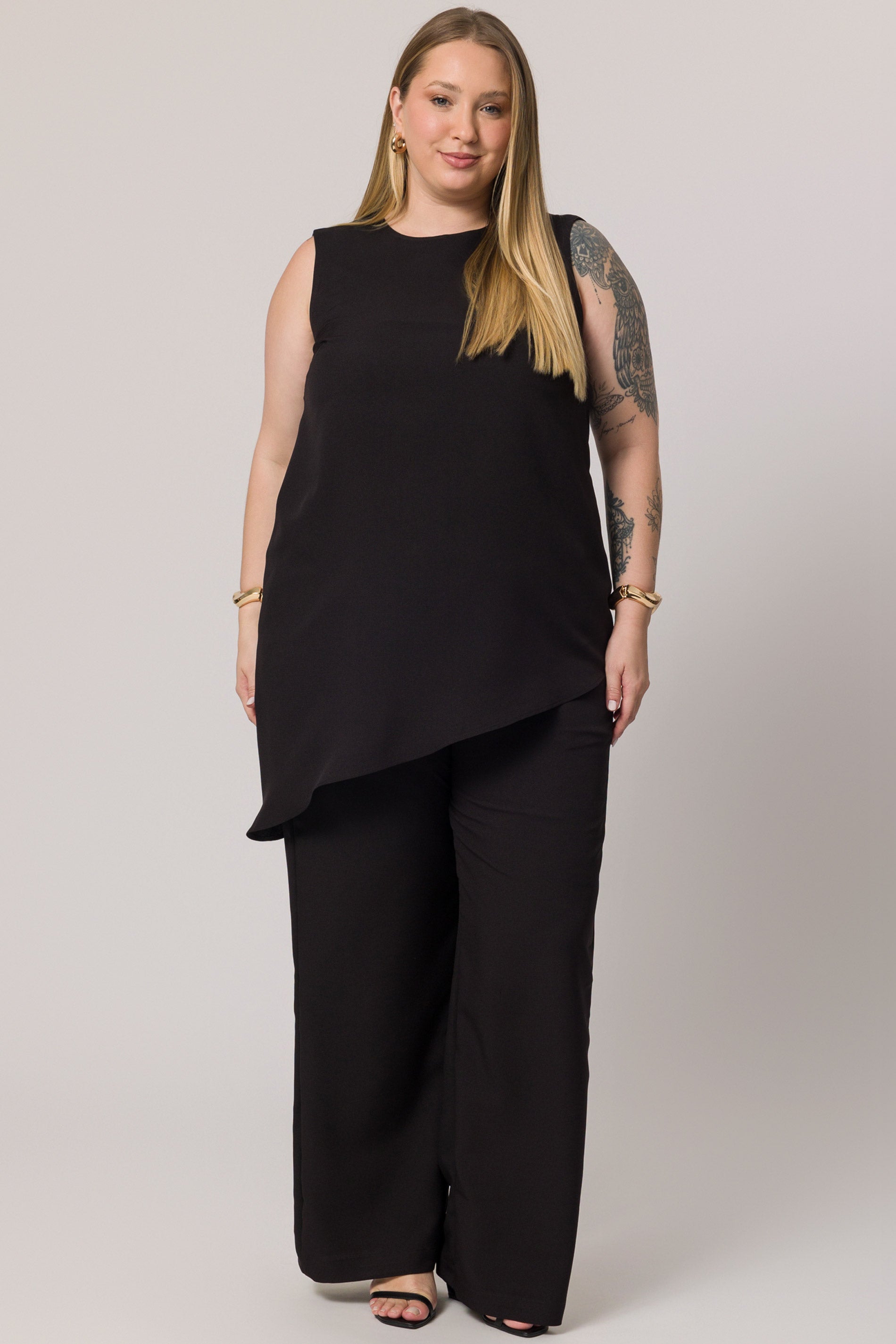 Blusa sem manga em plano creponado com gota