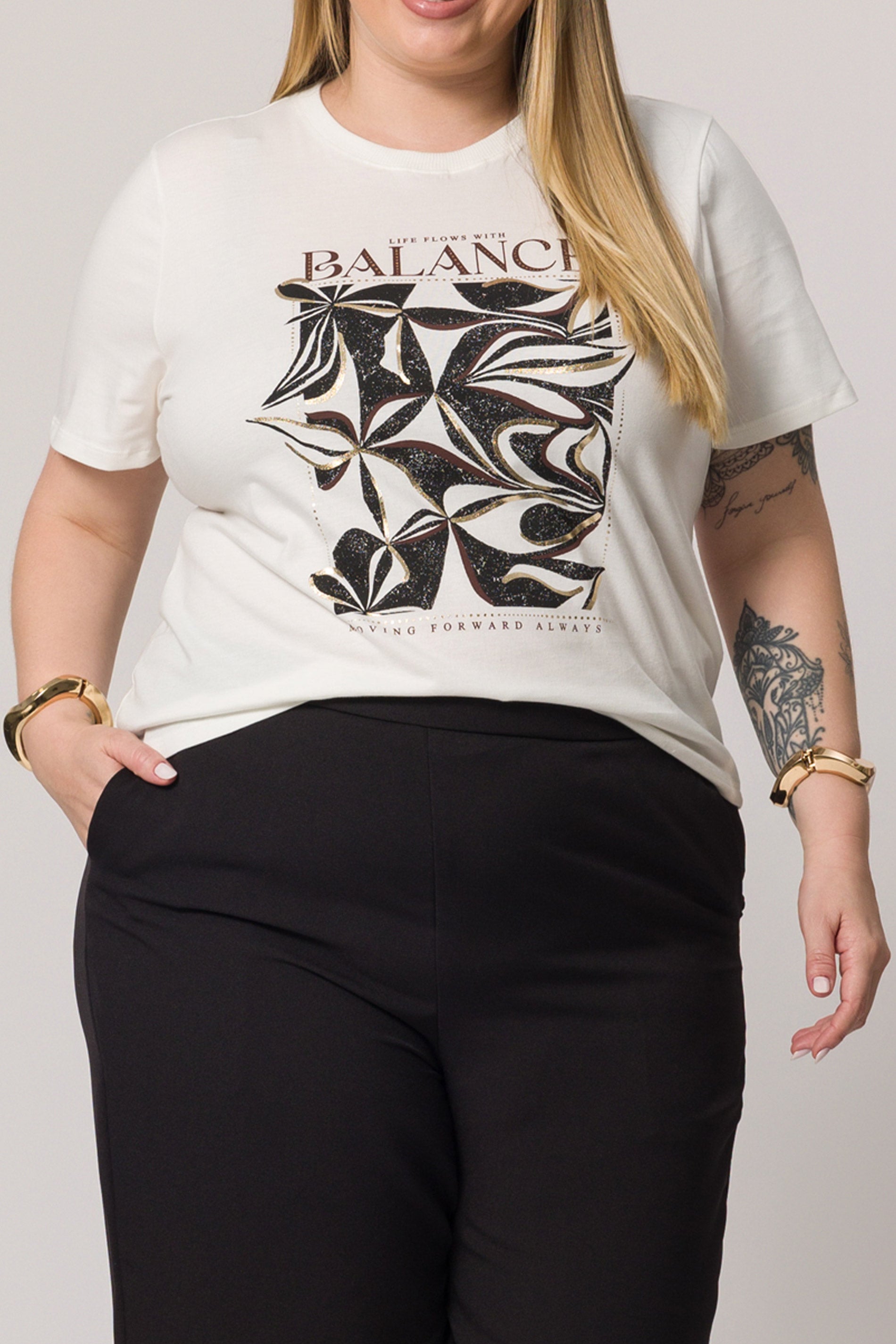 Calça em plano creponado com caimento solto