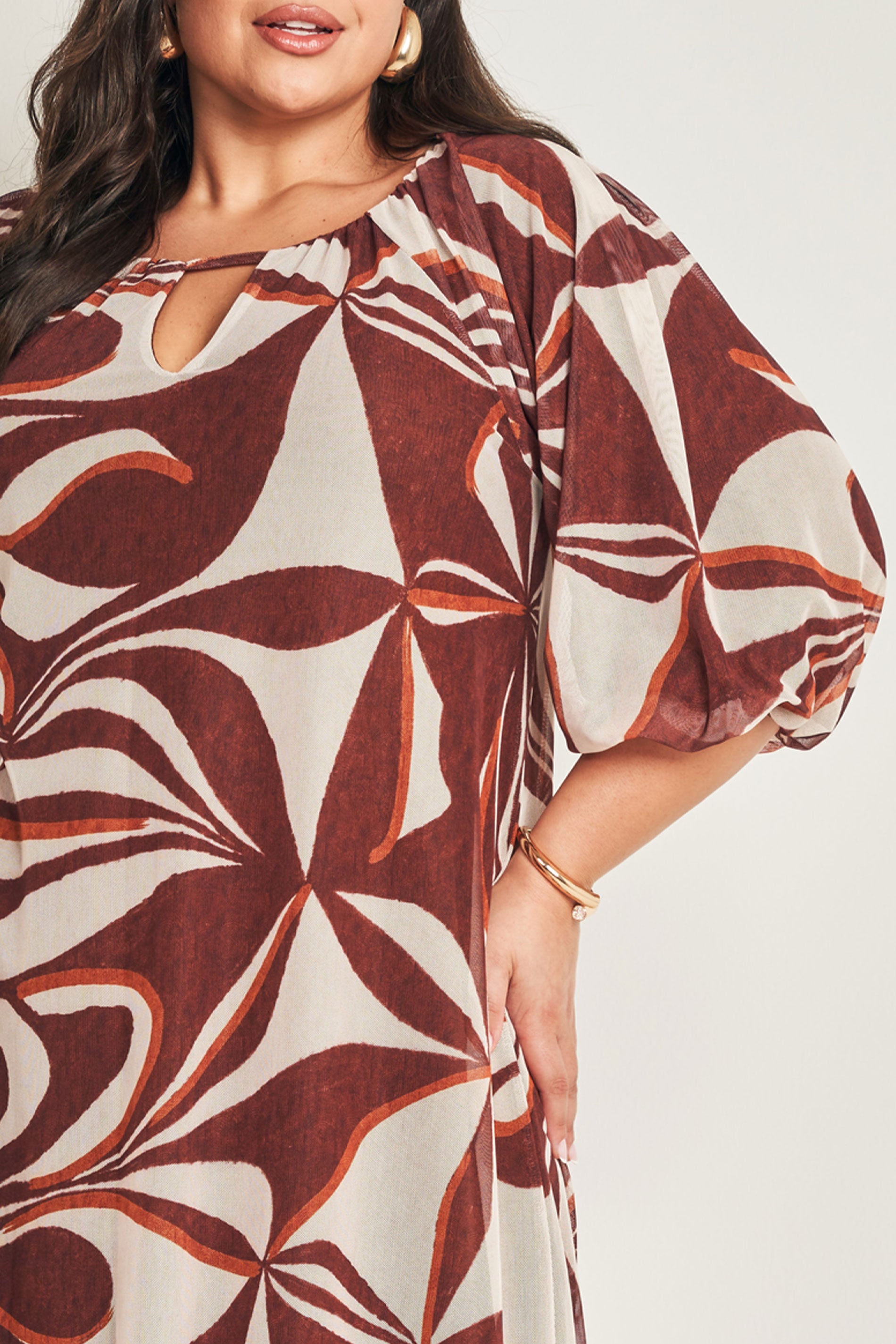 Vestido Curto de Manga 3/4 em Tule