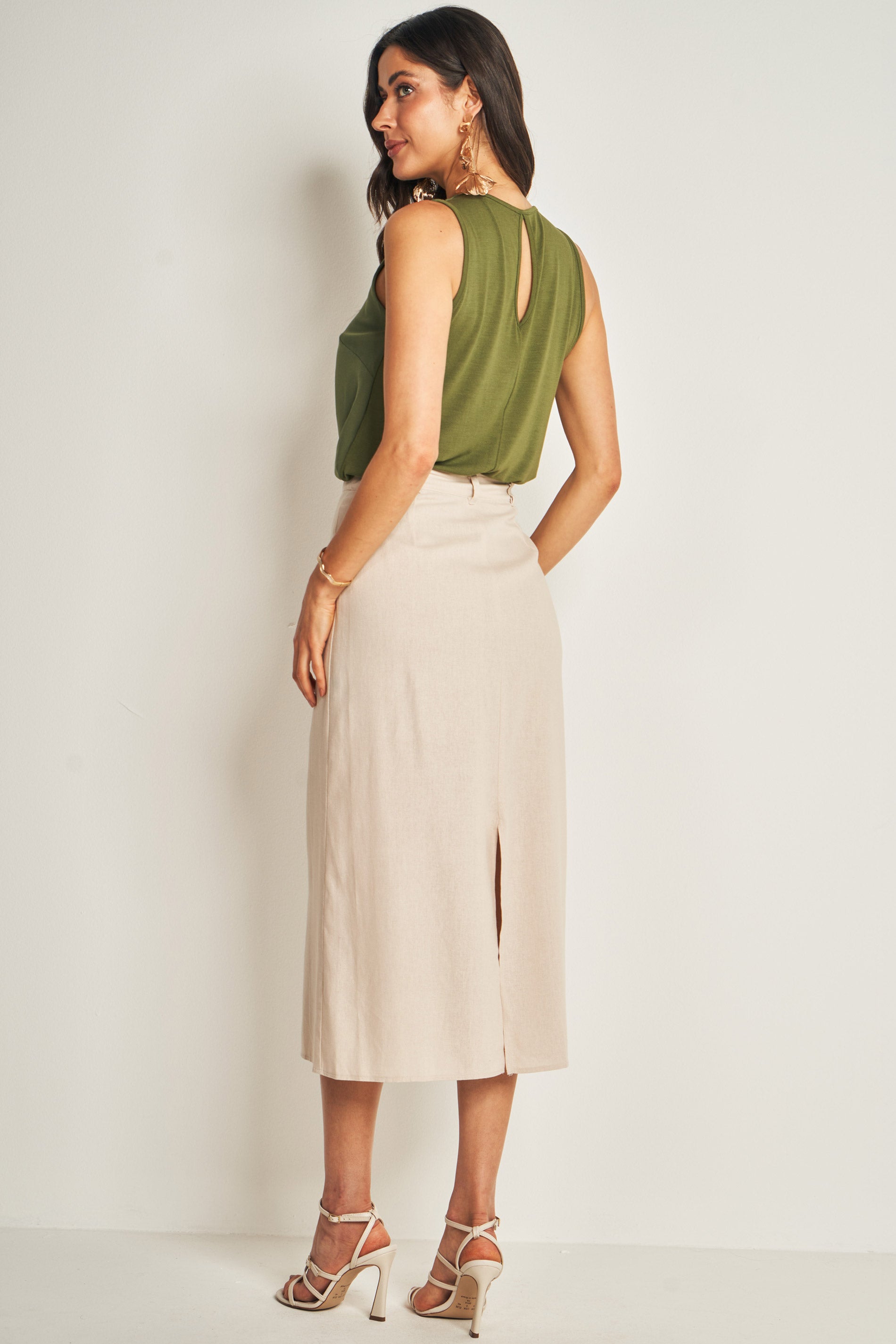 Blusa sem Manga em Plano Viscose e Lisos em Plano Creponado