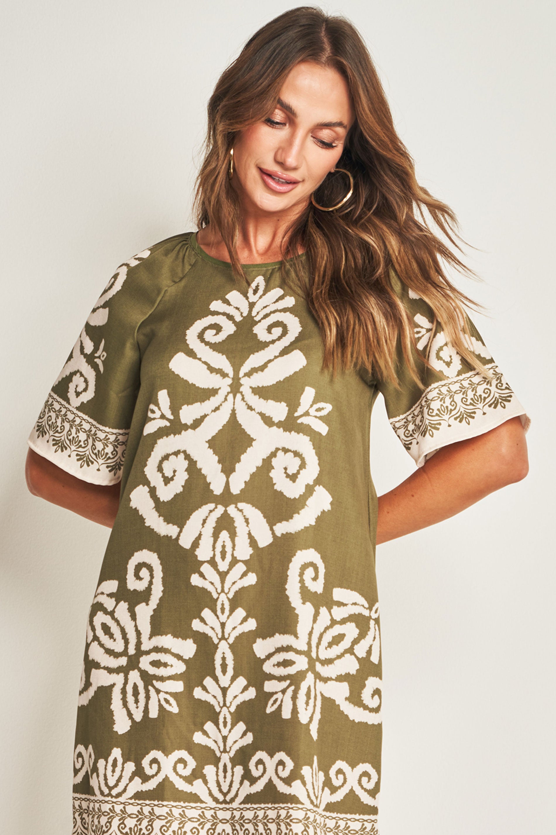 Vestido Curto de Manga Curta em Plano Sarja Four Way