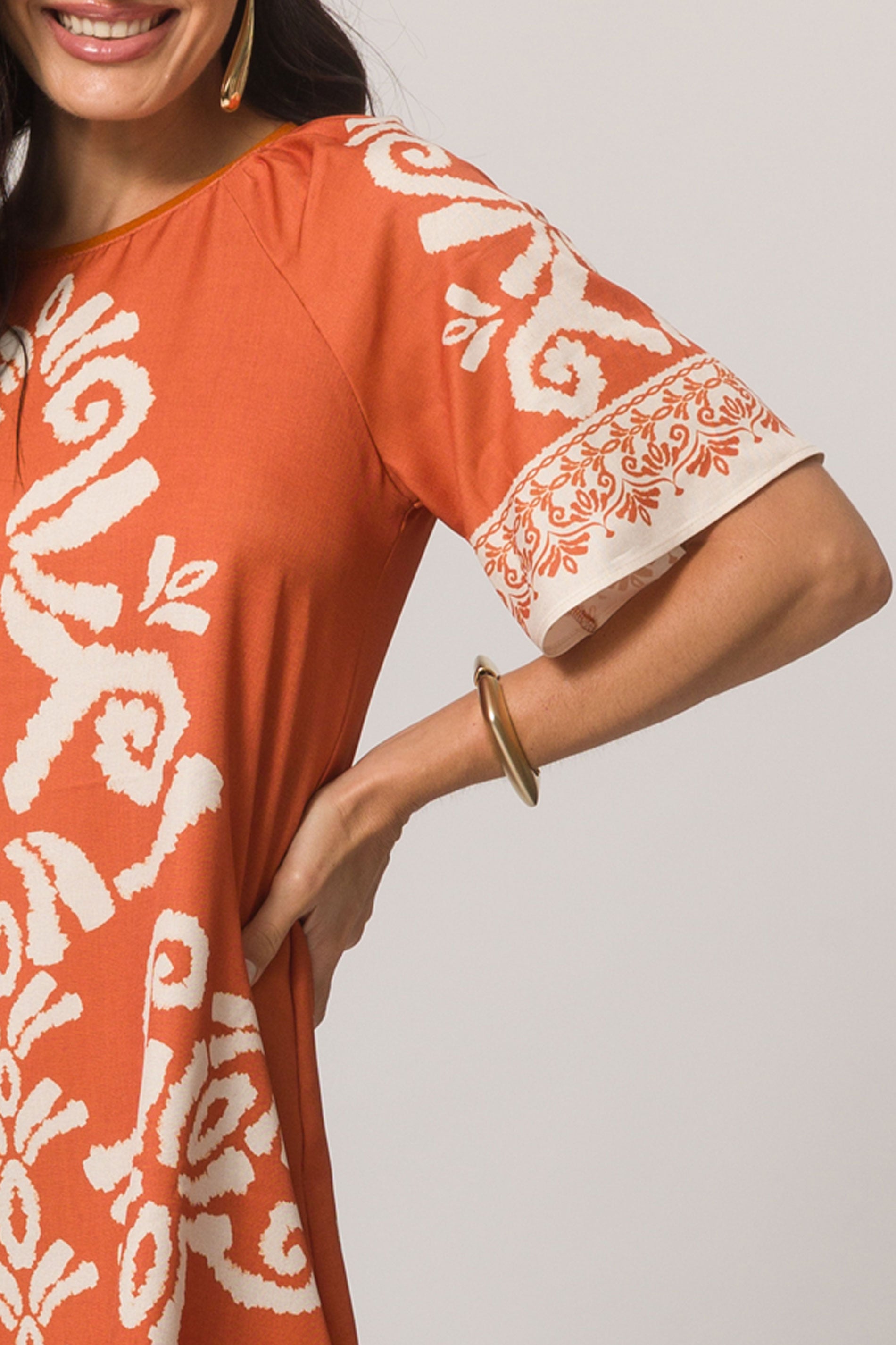 Vestido Curto de Manga Curta em Plano Sarja Four Way