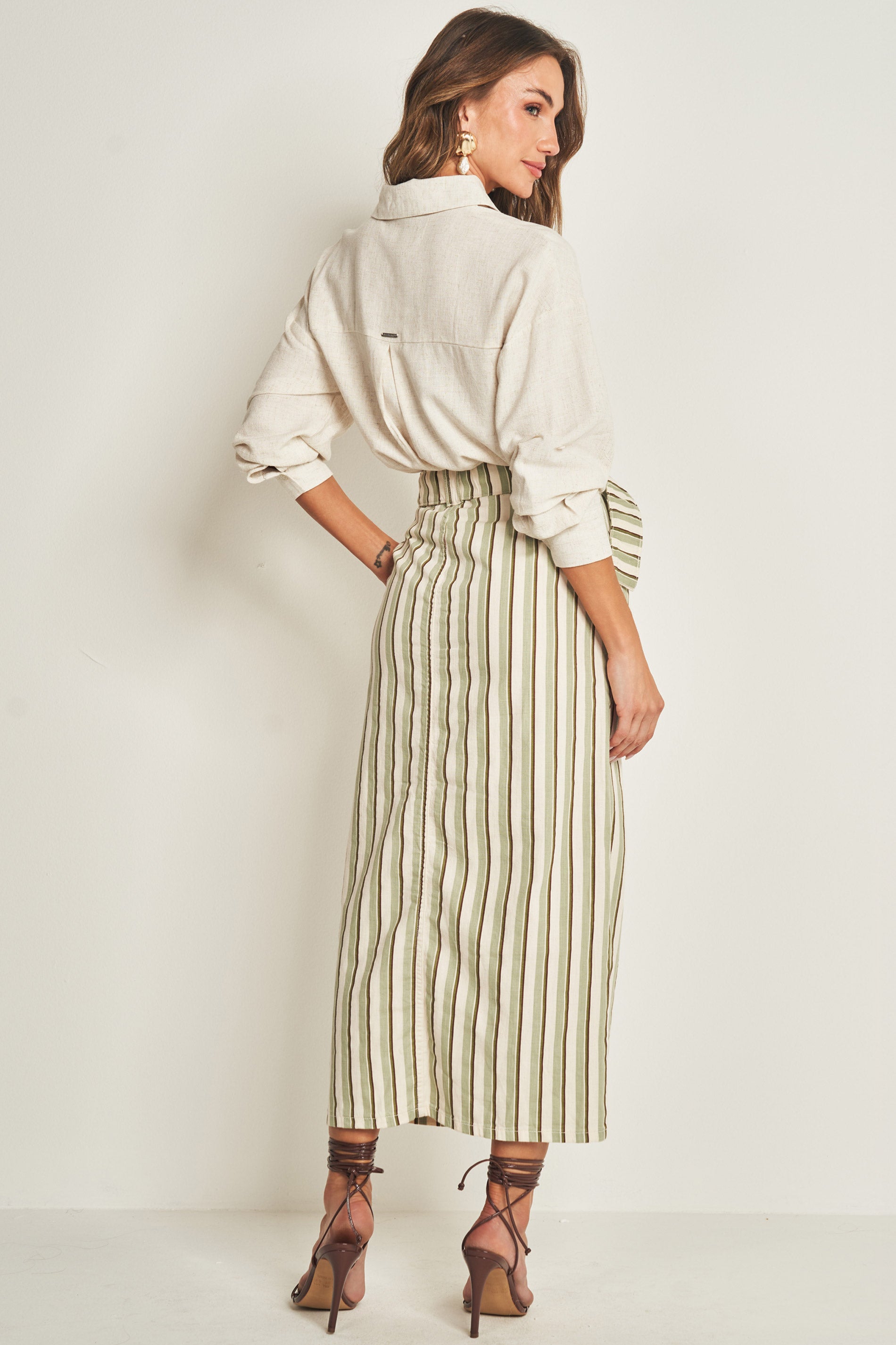 Saia midi de sarja com cinto