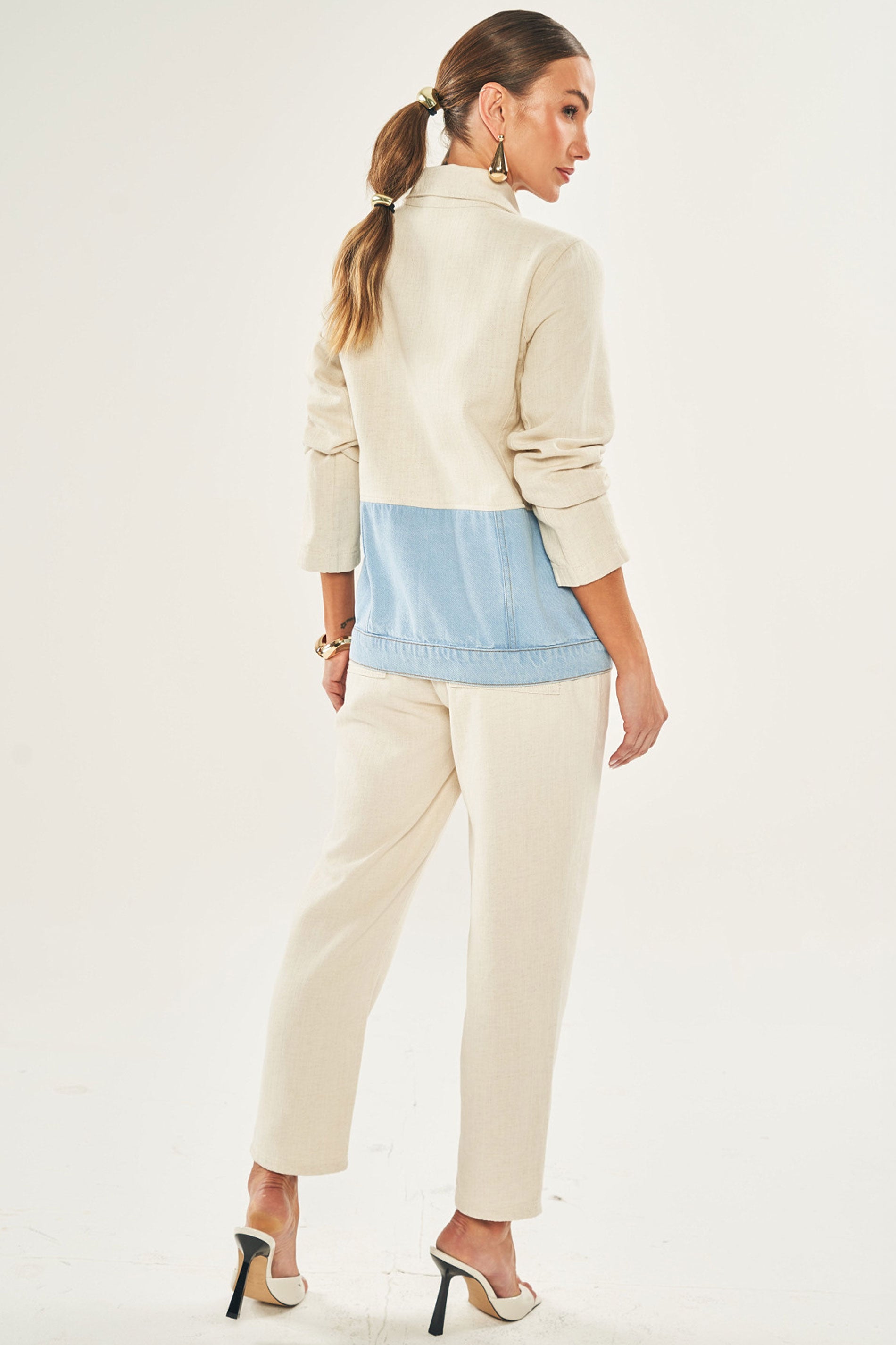 Blazer em Sarja com Jeans