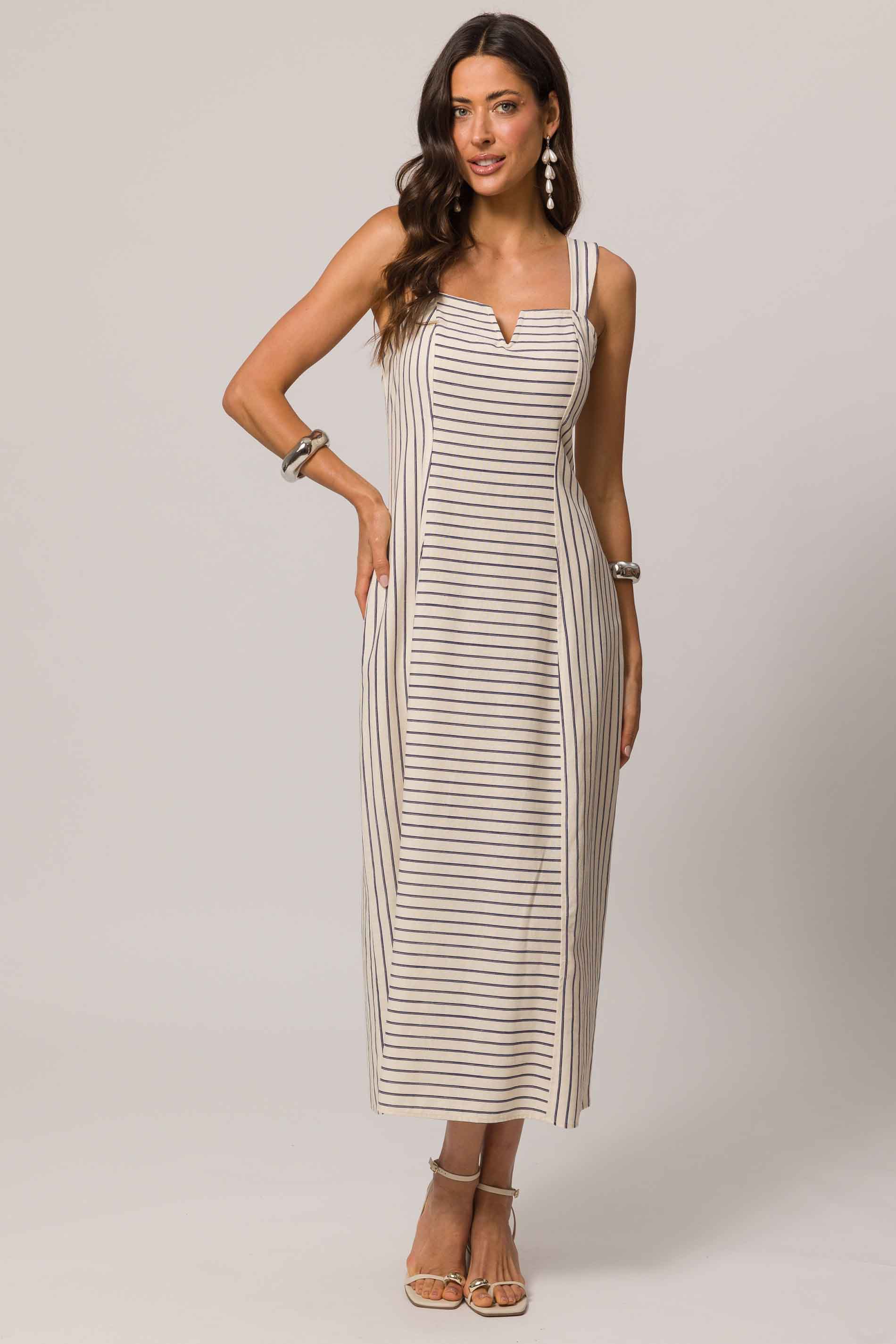 Vestido Longo de Alça em Plano Linen