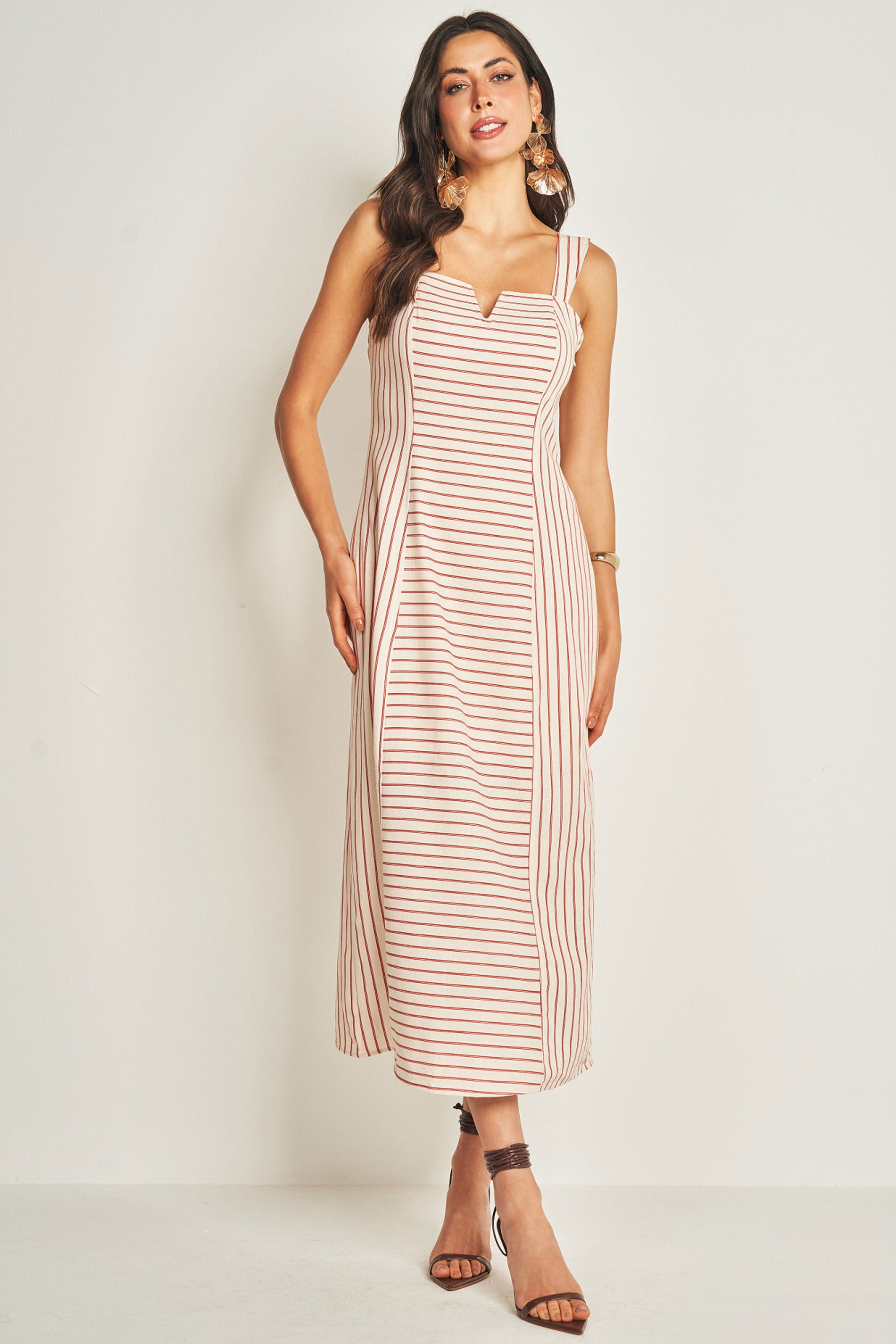 Vestido Longo de Alça em Plano Linen