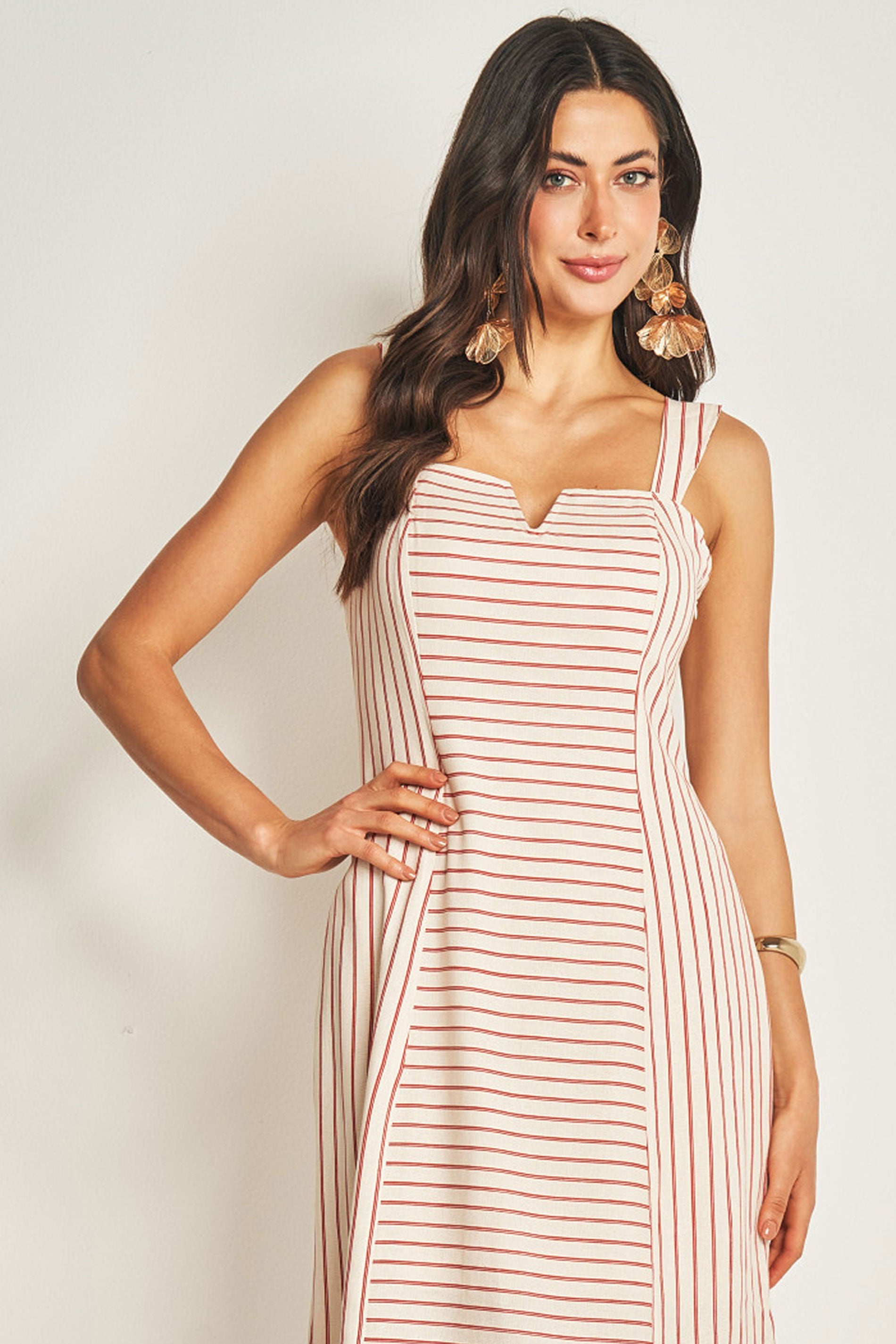 Vestido Longo de Alça em Plano Linen