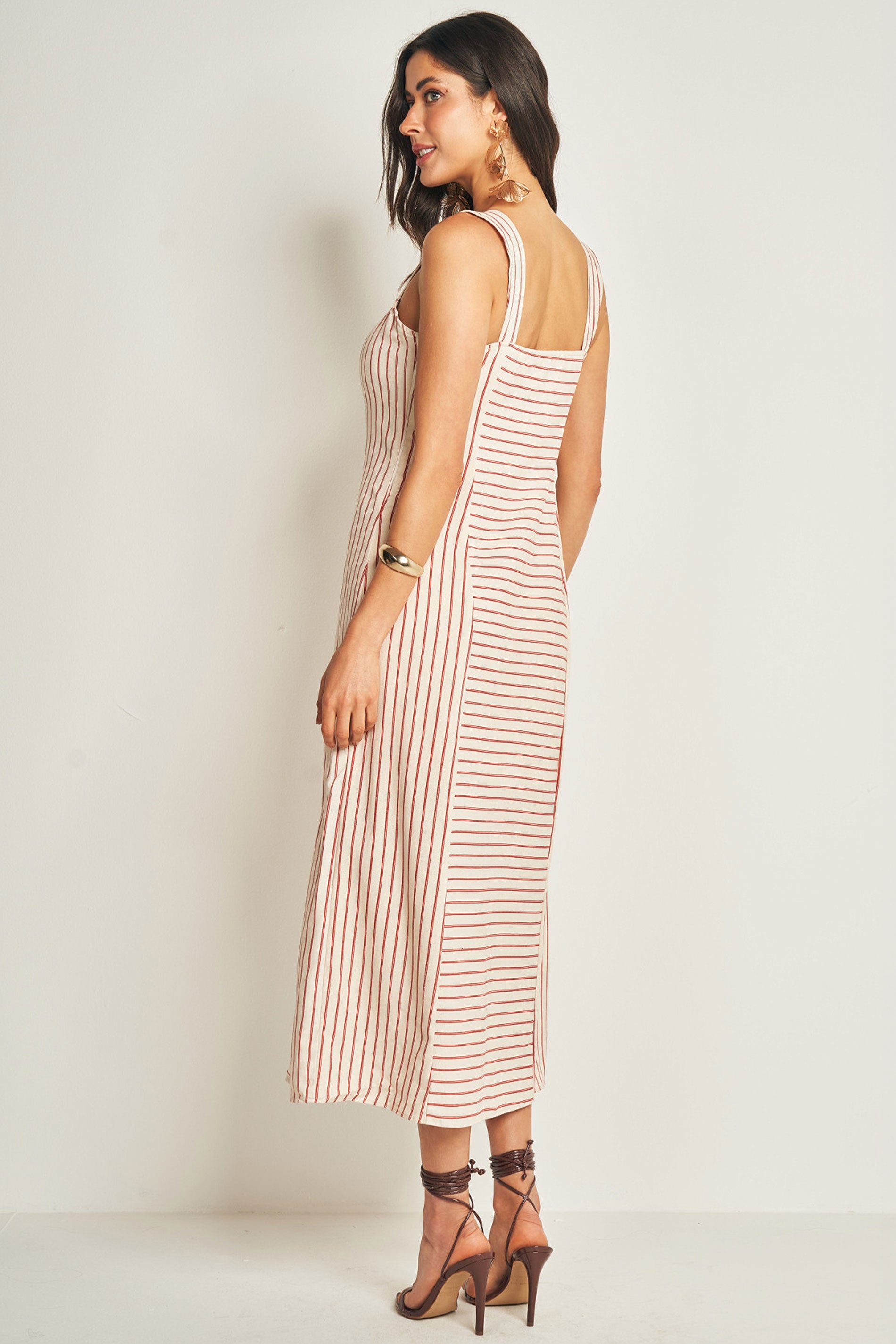 Vestido Longo de Alça em Plano Linen