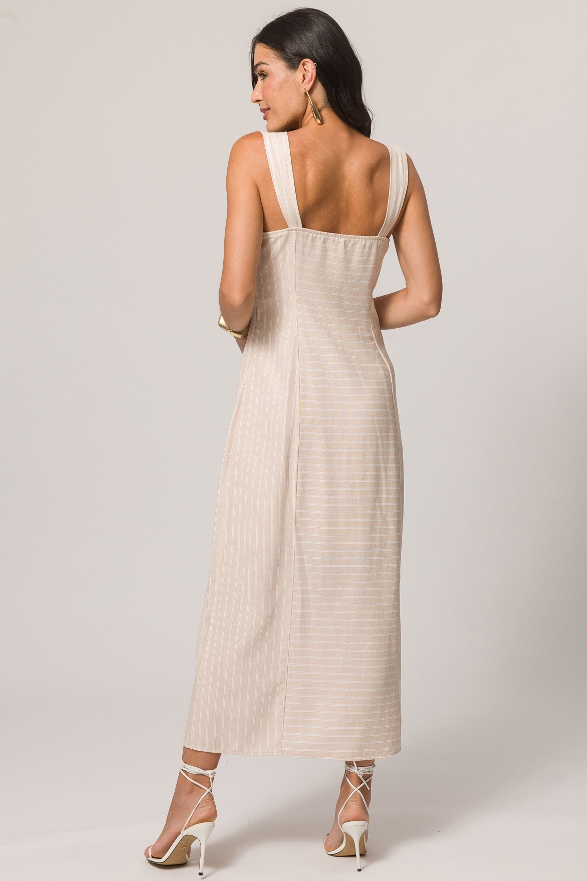 Vestido Longo de Alça em Plano Linen