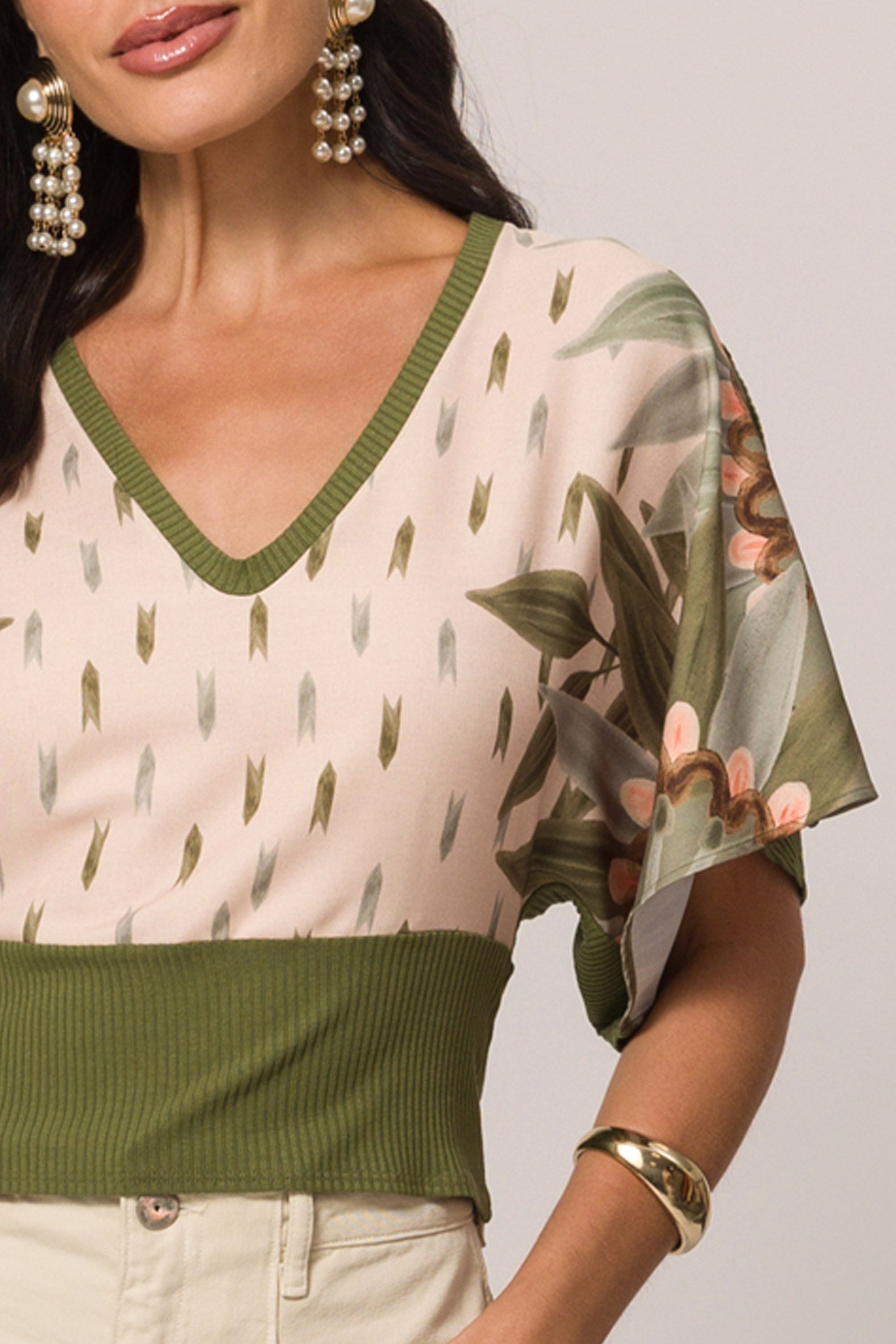 Blusa em sarja com poá