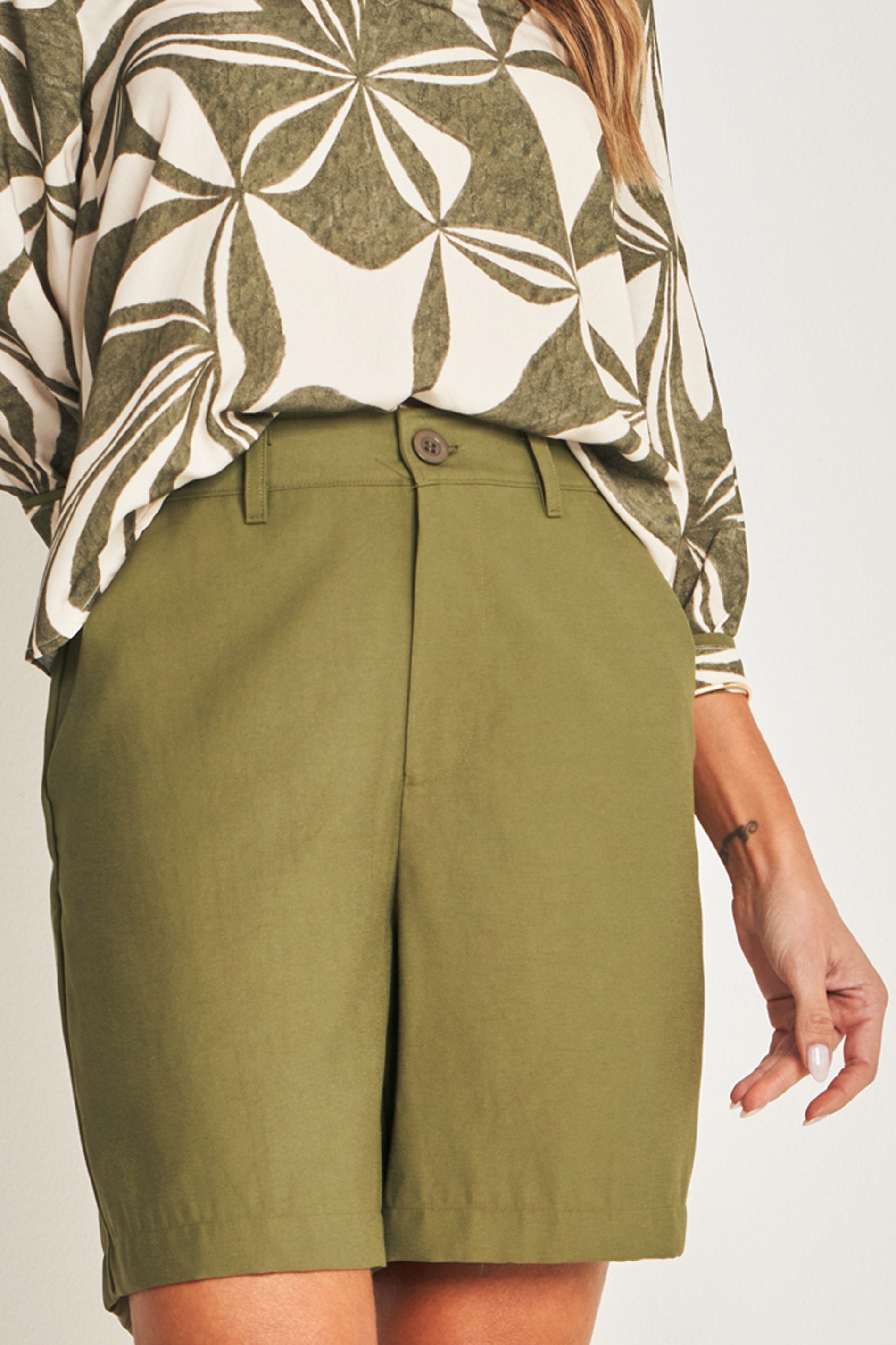 Bermuda em sarja sartorial