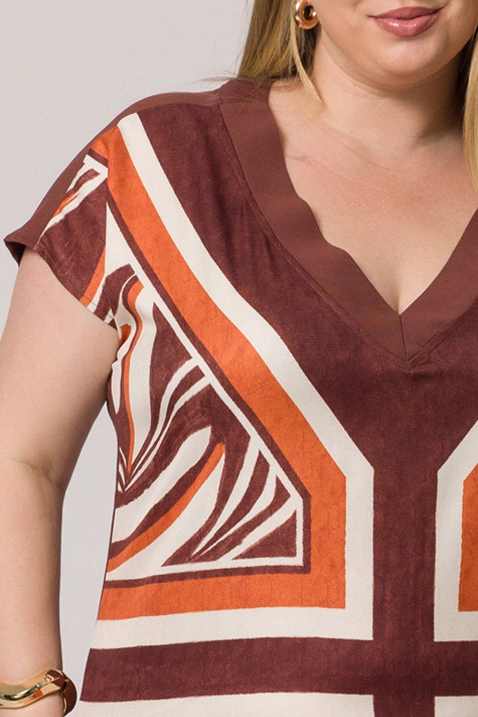 Vestido curto com estampa geométrica