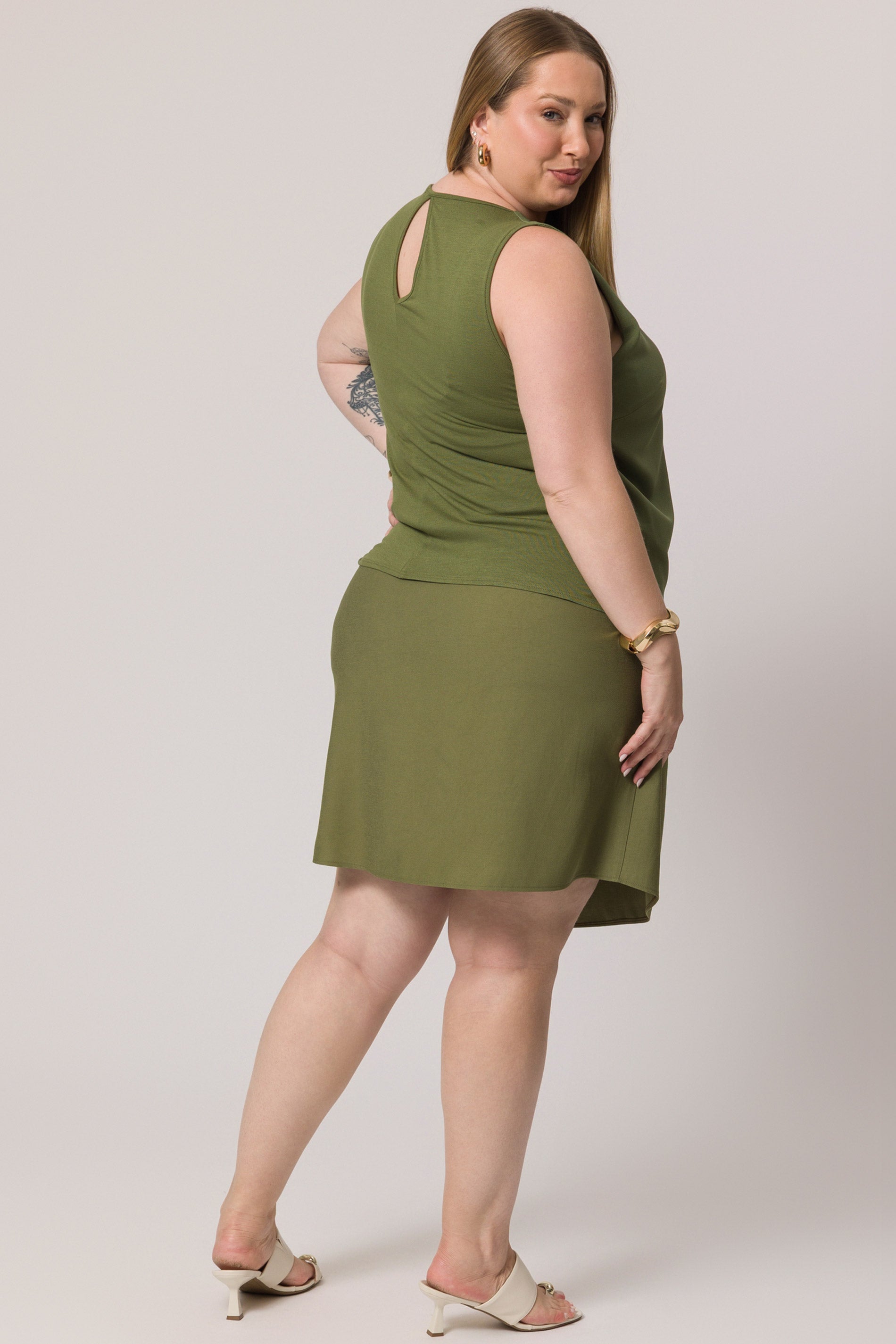 Saia curta em sarja sartorial