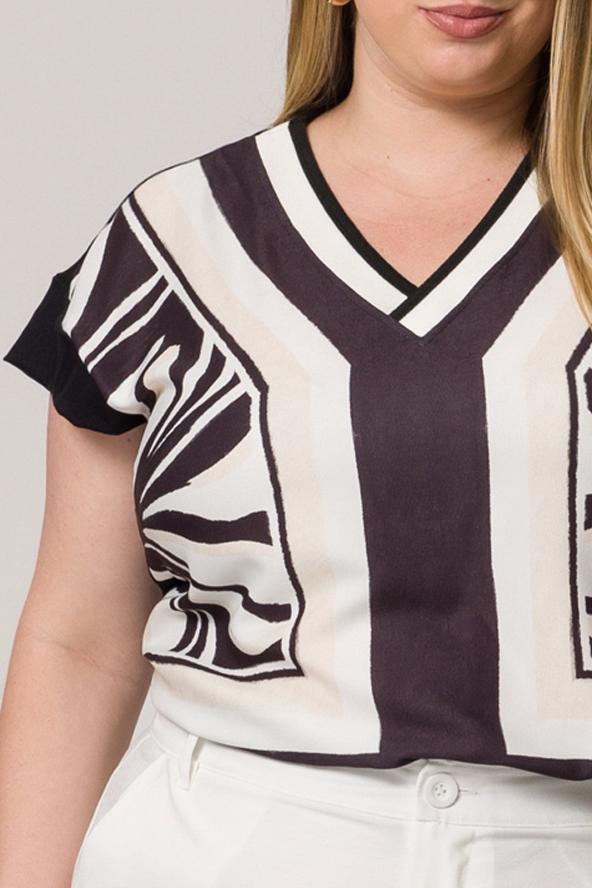 Blusa de manga curta com geometria