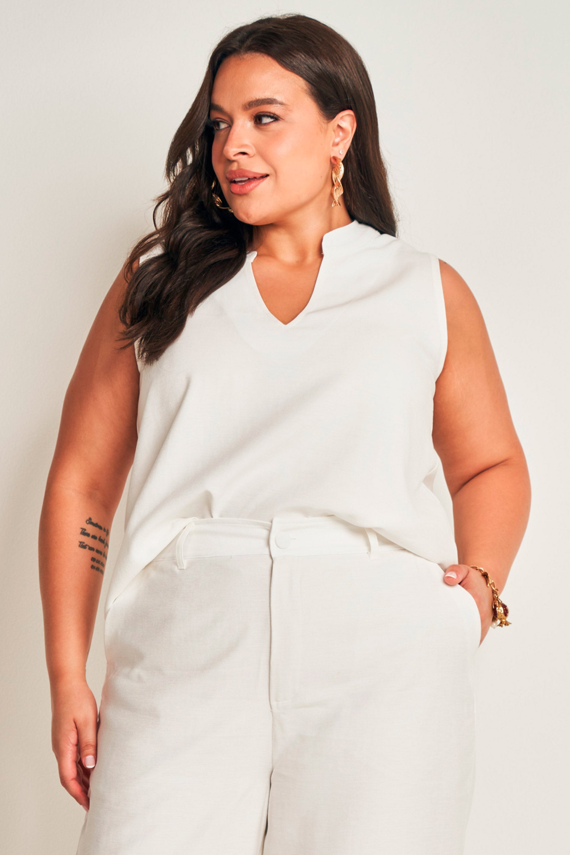 Blusa sem manga em sarja sartorial