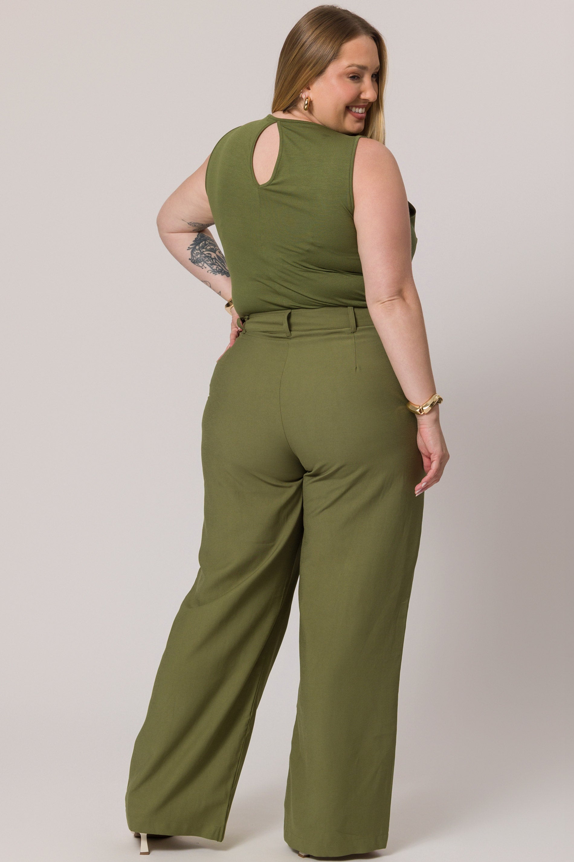 Calça Reta Cintura Alta em Sarja Sartorial