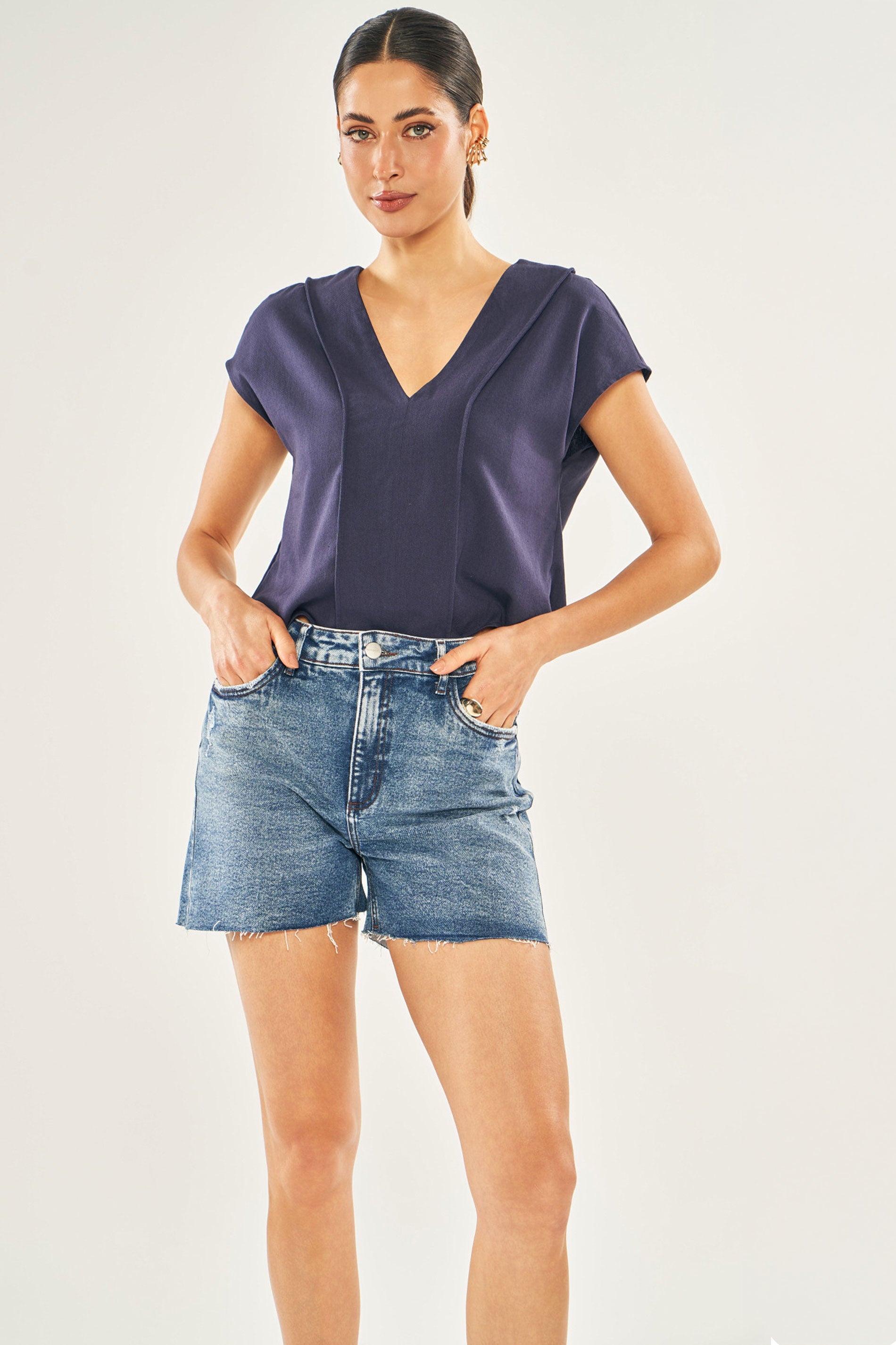 Blusa de Manga Curta em Plano Viscolinho