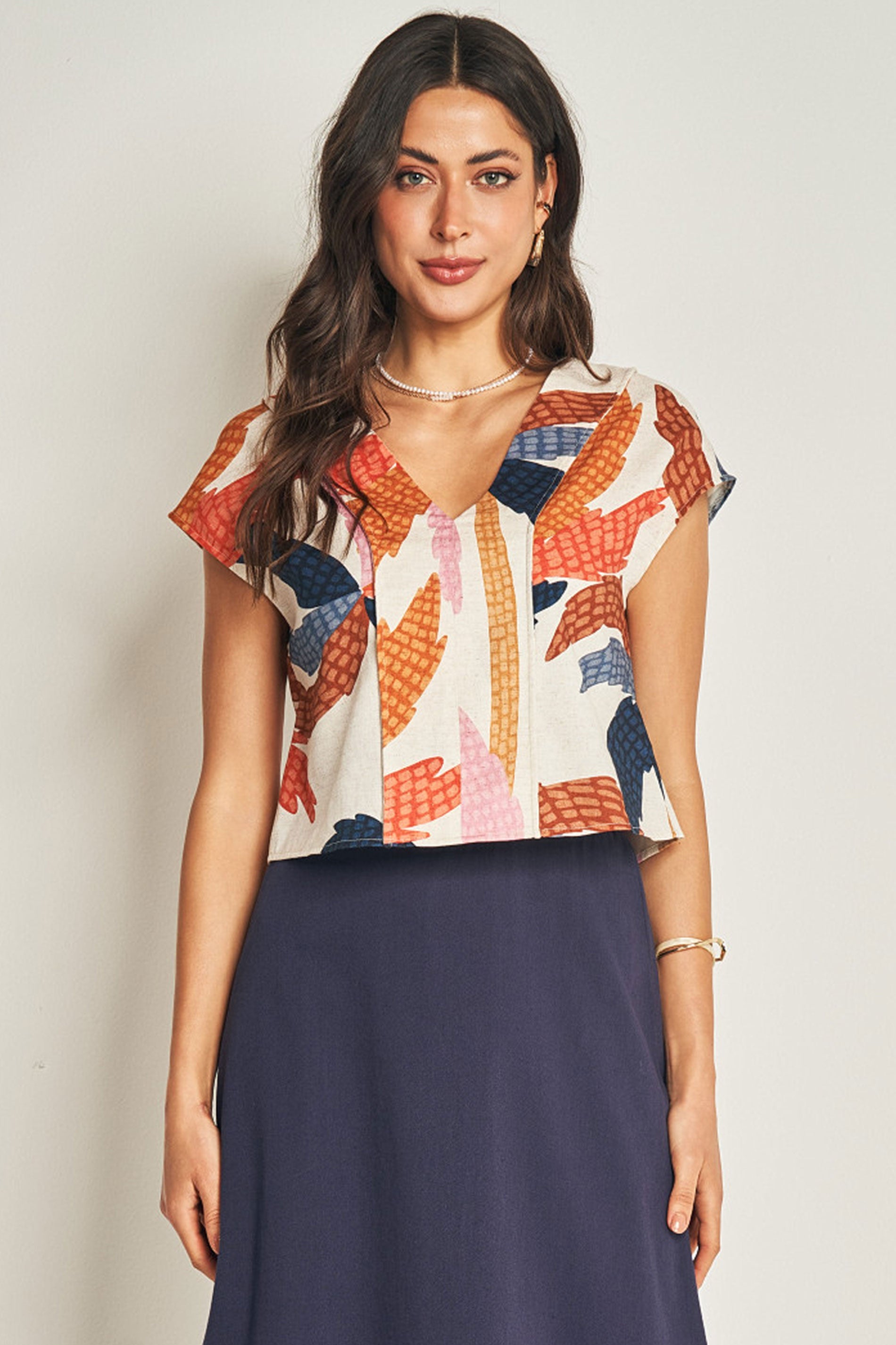 Blusa de Manga Curta em Plano Viscolinho