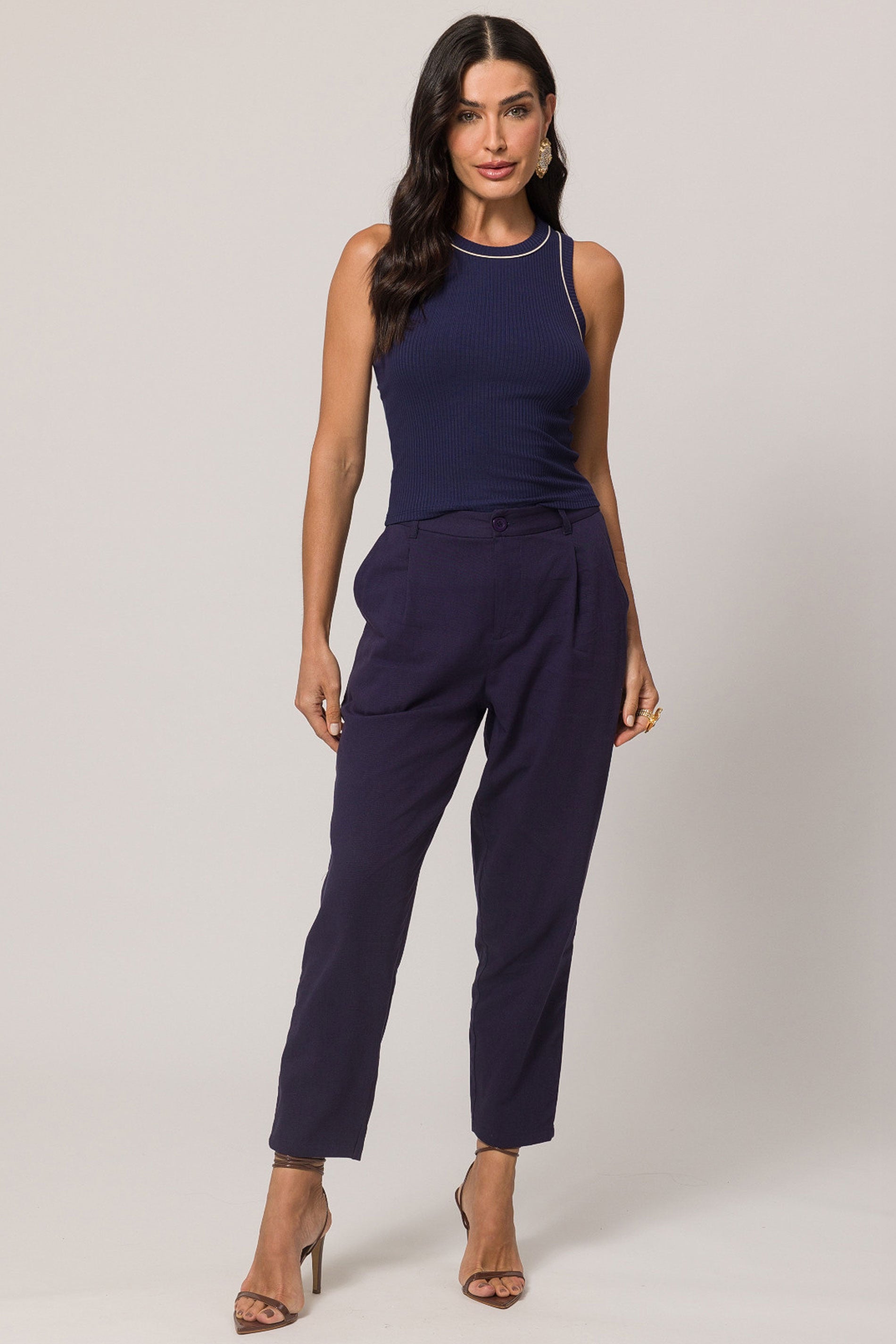 Calça em Plano Viscolinho com Botão