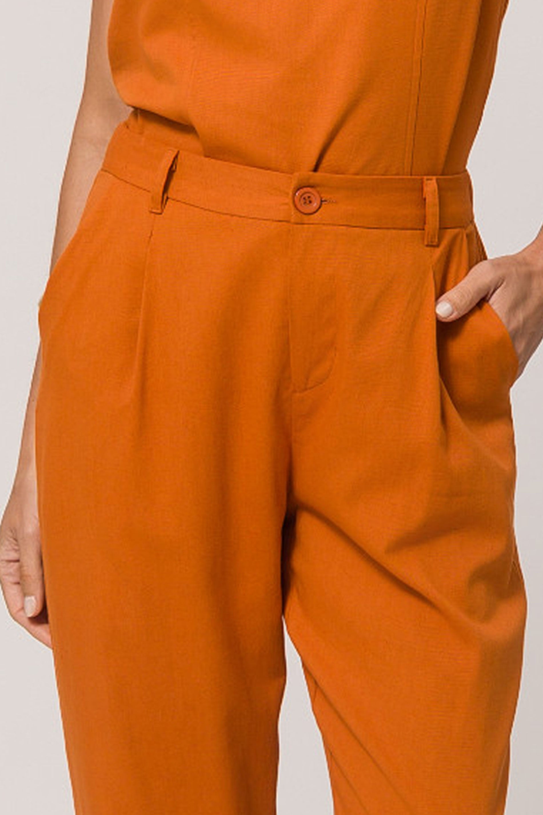 Calça em Plano Viscolinho com Botão