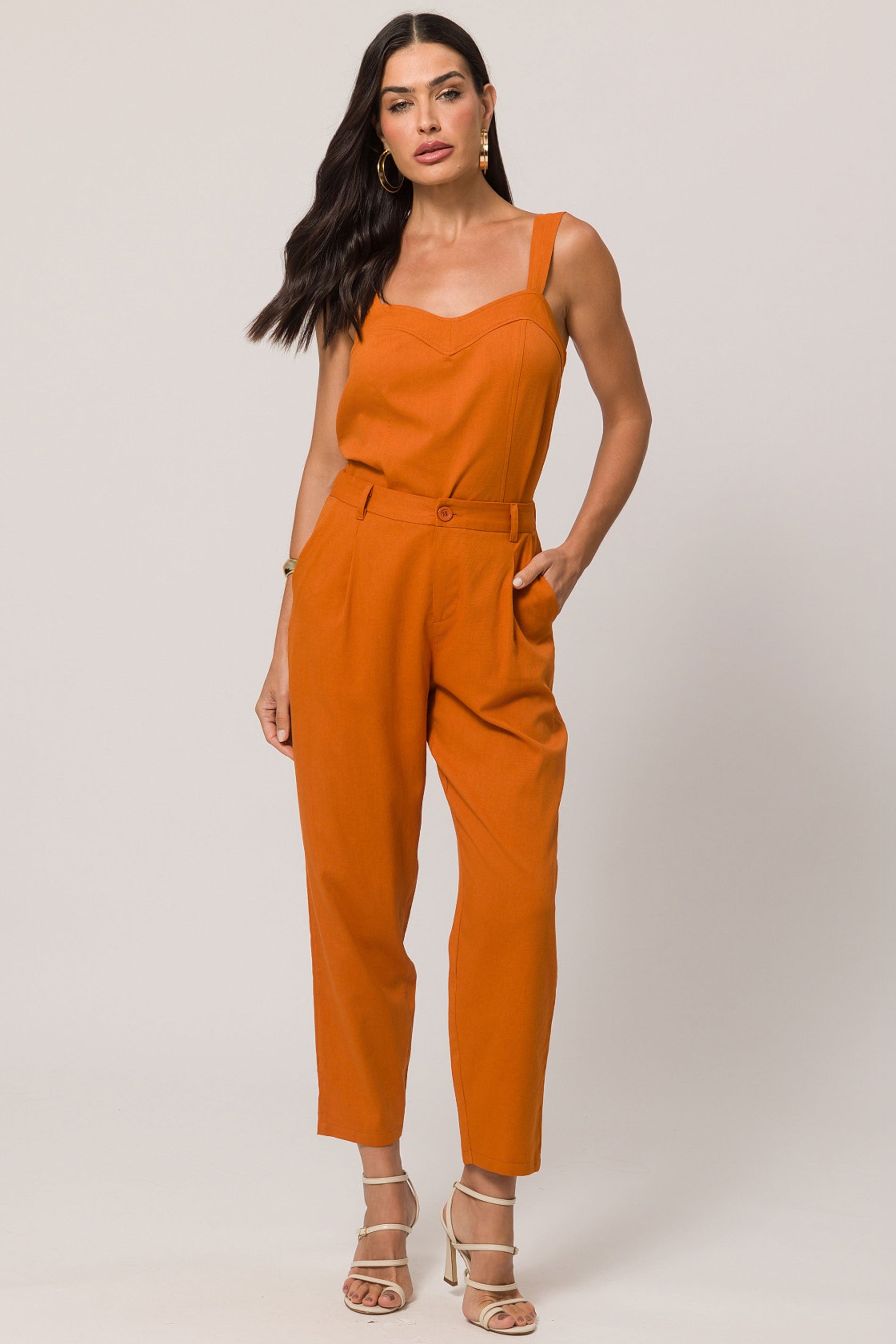 Calça em Plano Viscolinho com Botão