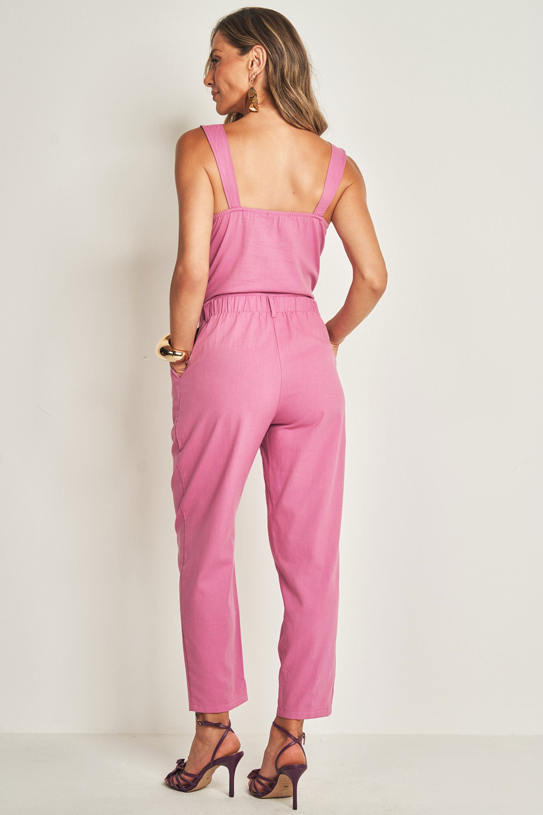 Calça em Plano Viscolinho com Botão