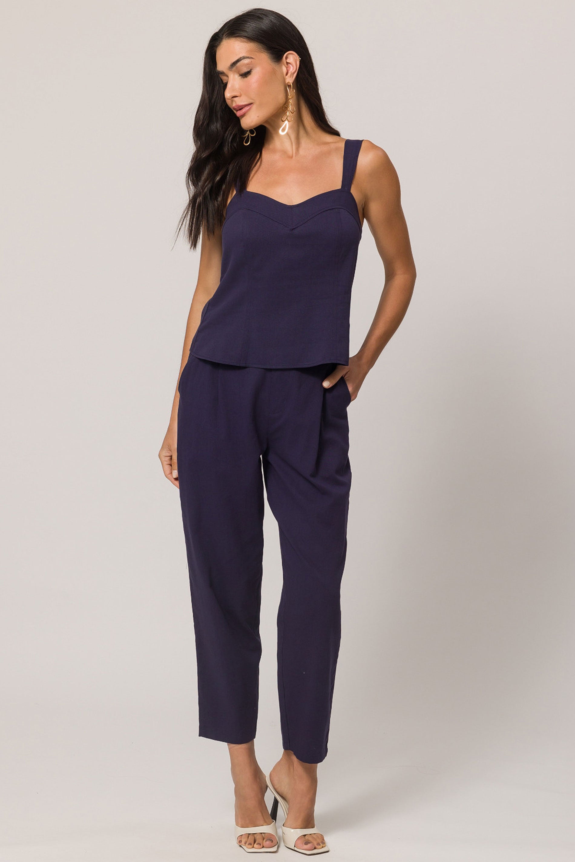 Blusa de Alça em Plano Viscolinho com Decote Coração