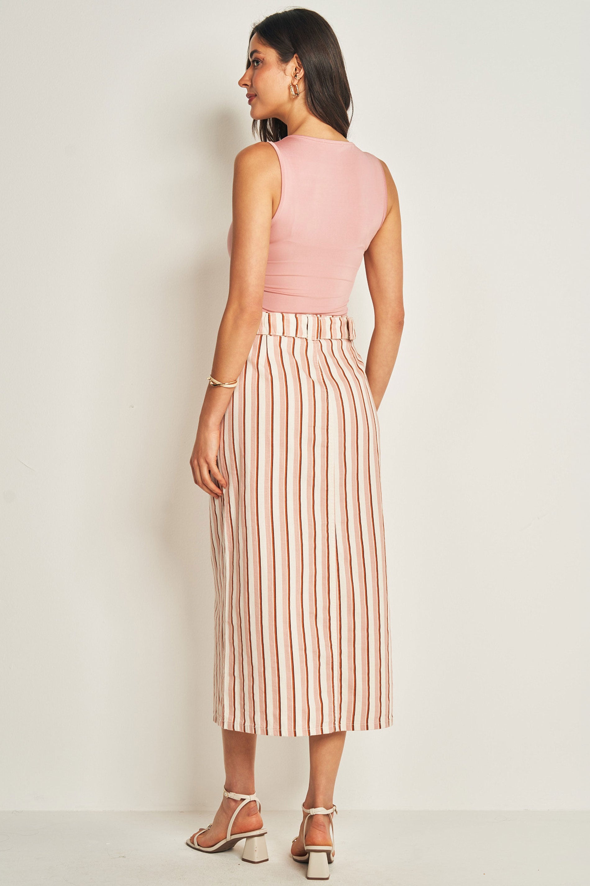 Blusa sem Manga em Malha Microfibra com Alças Largas