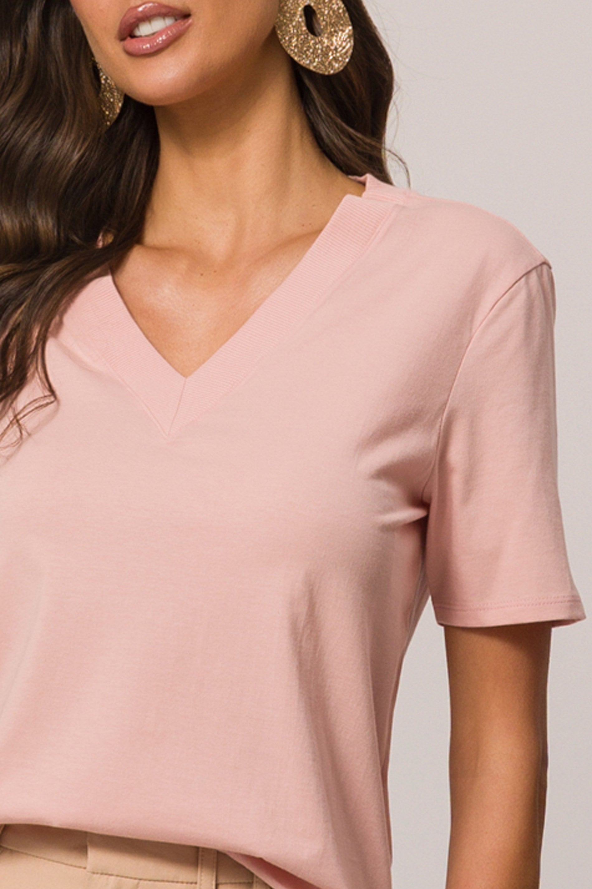 T-shirt em meia malha com decote V