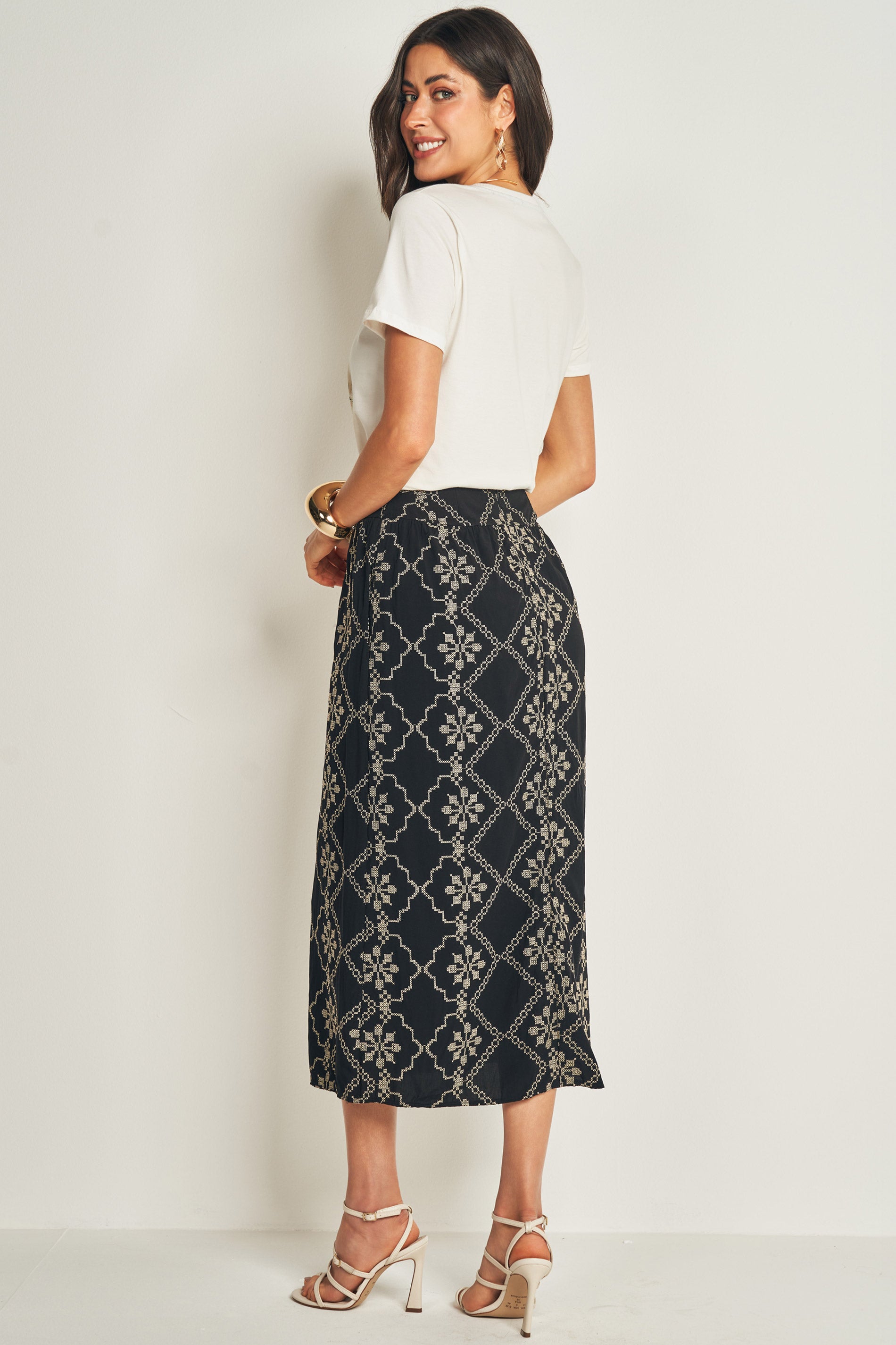Saia Longa Bordada em Viscose com Estampa Geométrica