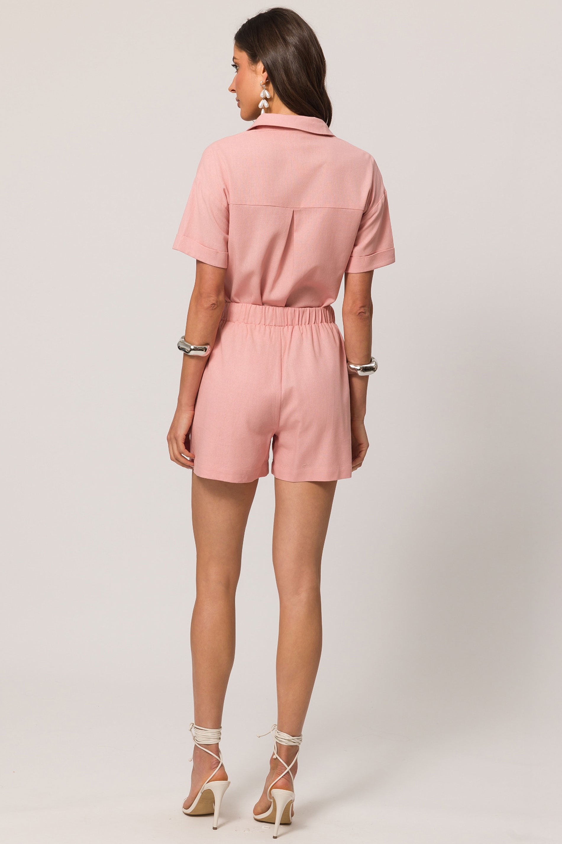 Shorts em Plano Linen com Cós de Elástico