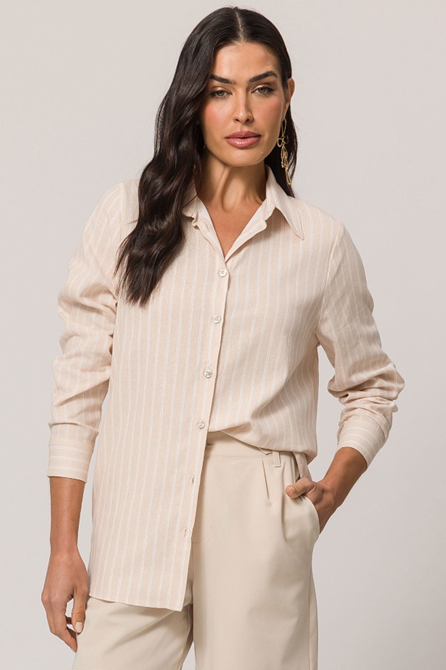 Camisa de Manga Longa em Plano Linen com Listras