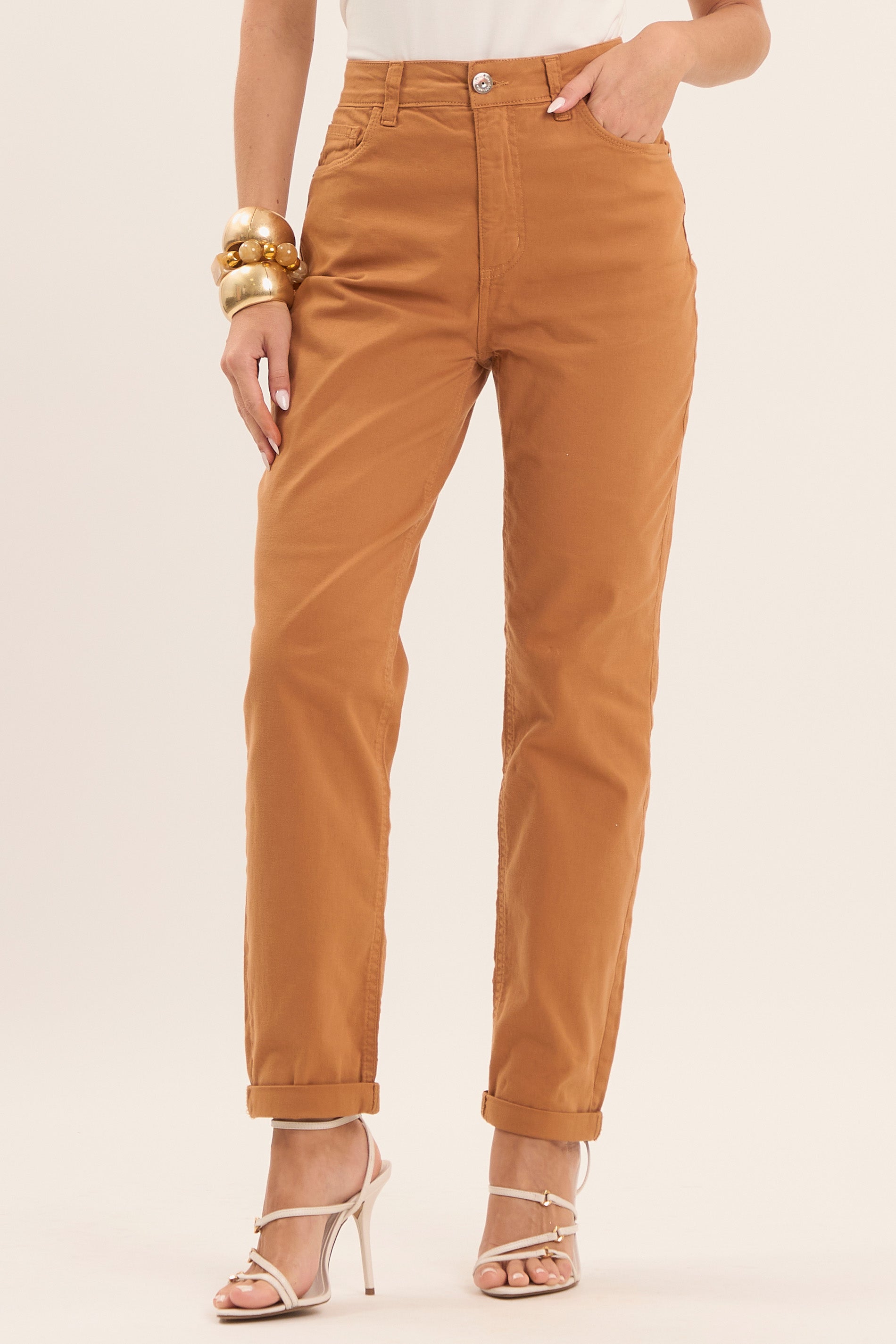 Calça Mom Oliva em Sarja