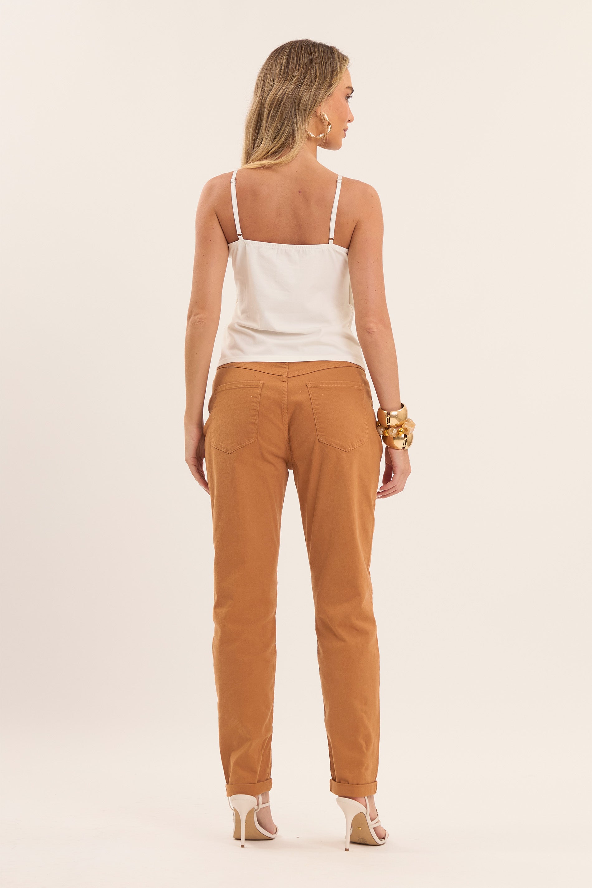 Calça Mom Oliva em Sarja