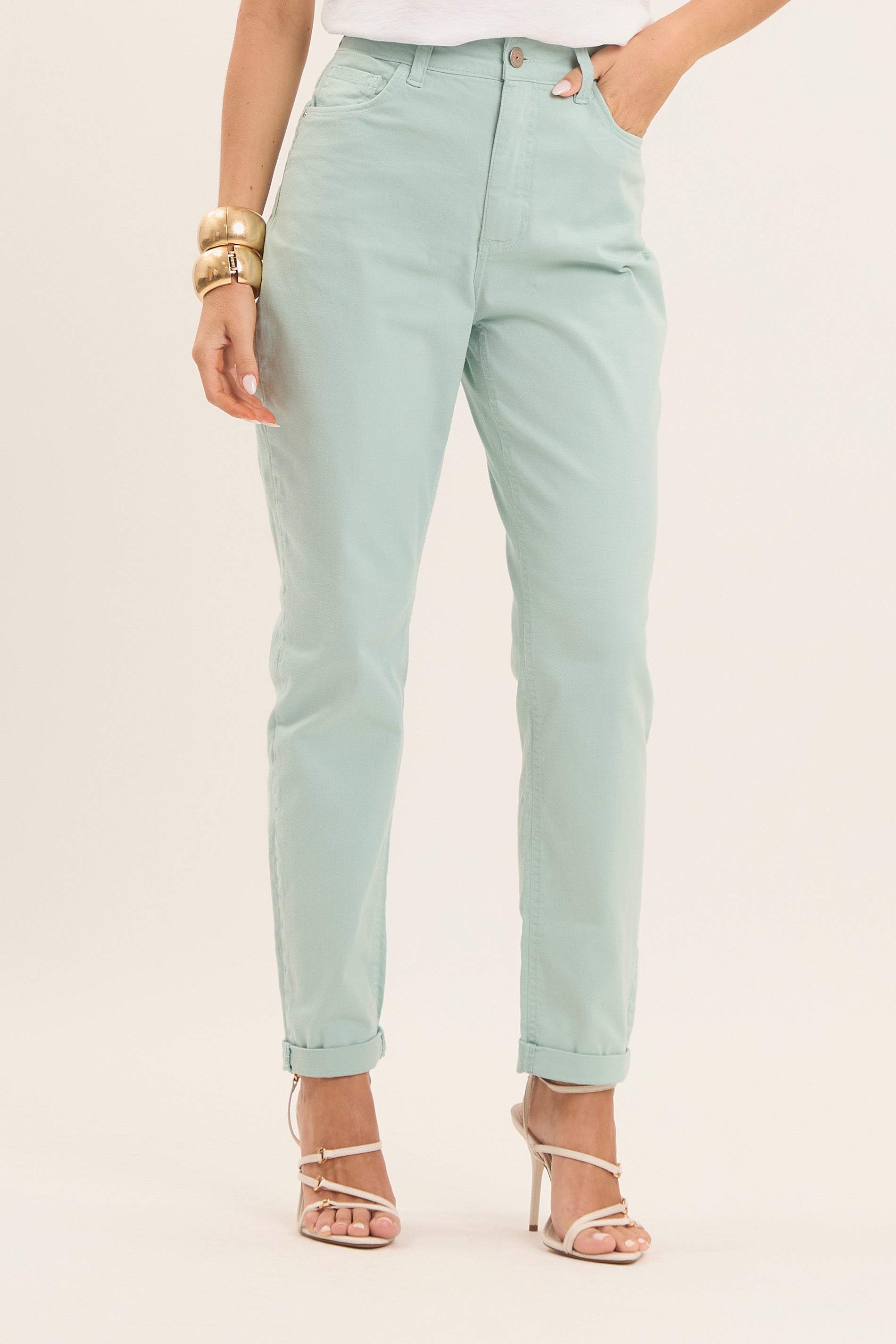 Calça Mom Oliva em Sarja